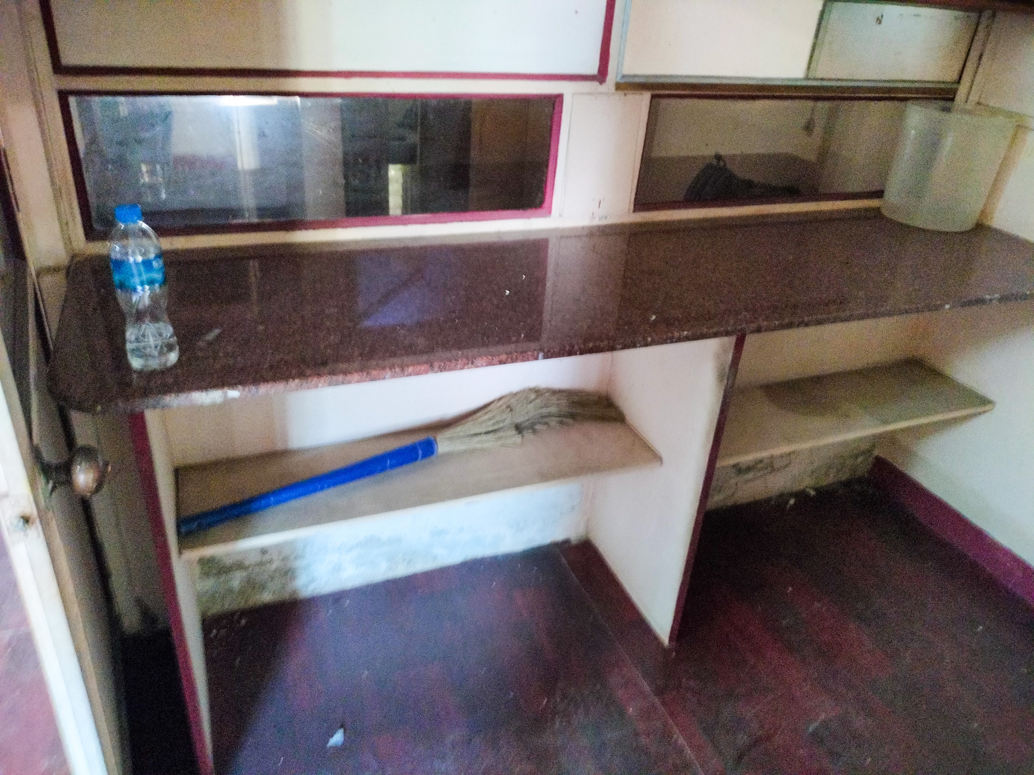550 square feet Flat for sale in Chowk — photo 11