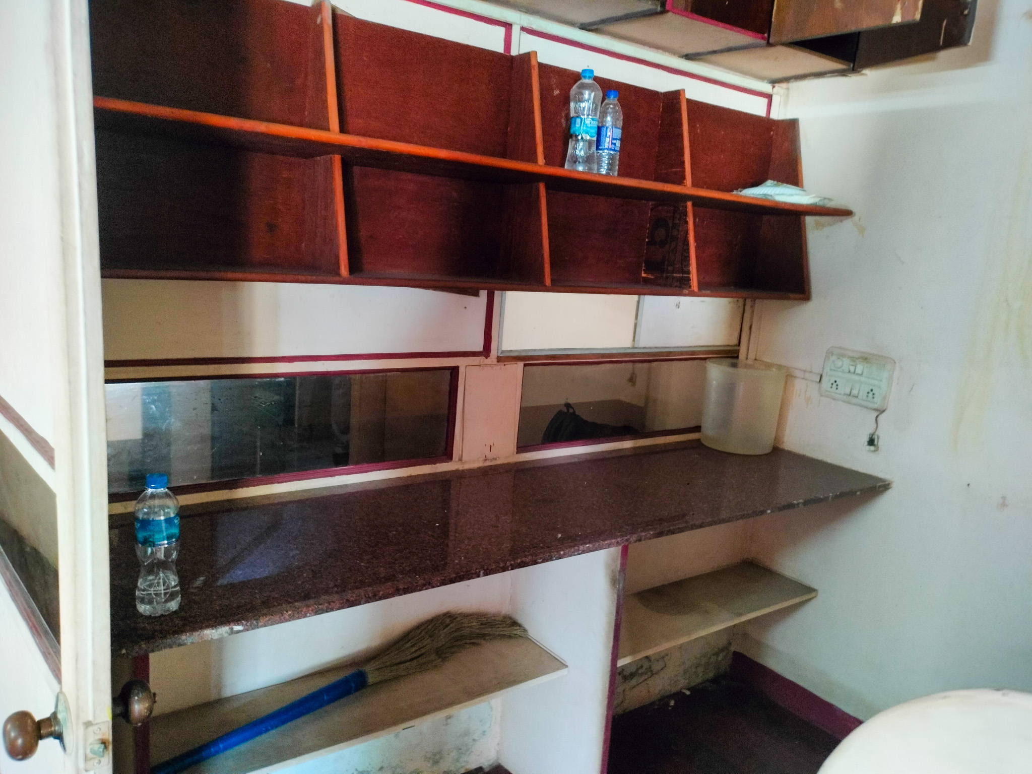 550 square feet Flat for sale in Chowk — photo 3