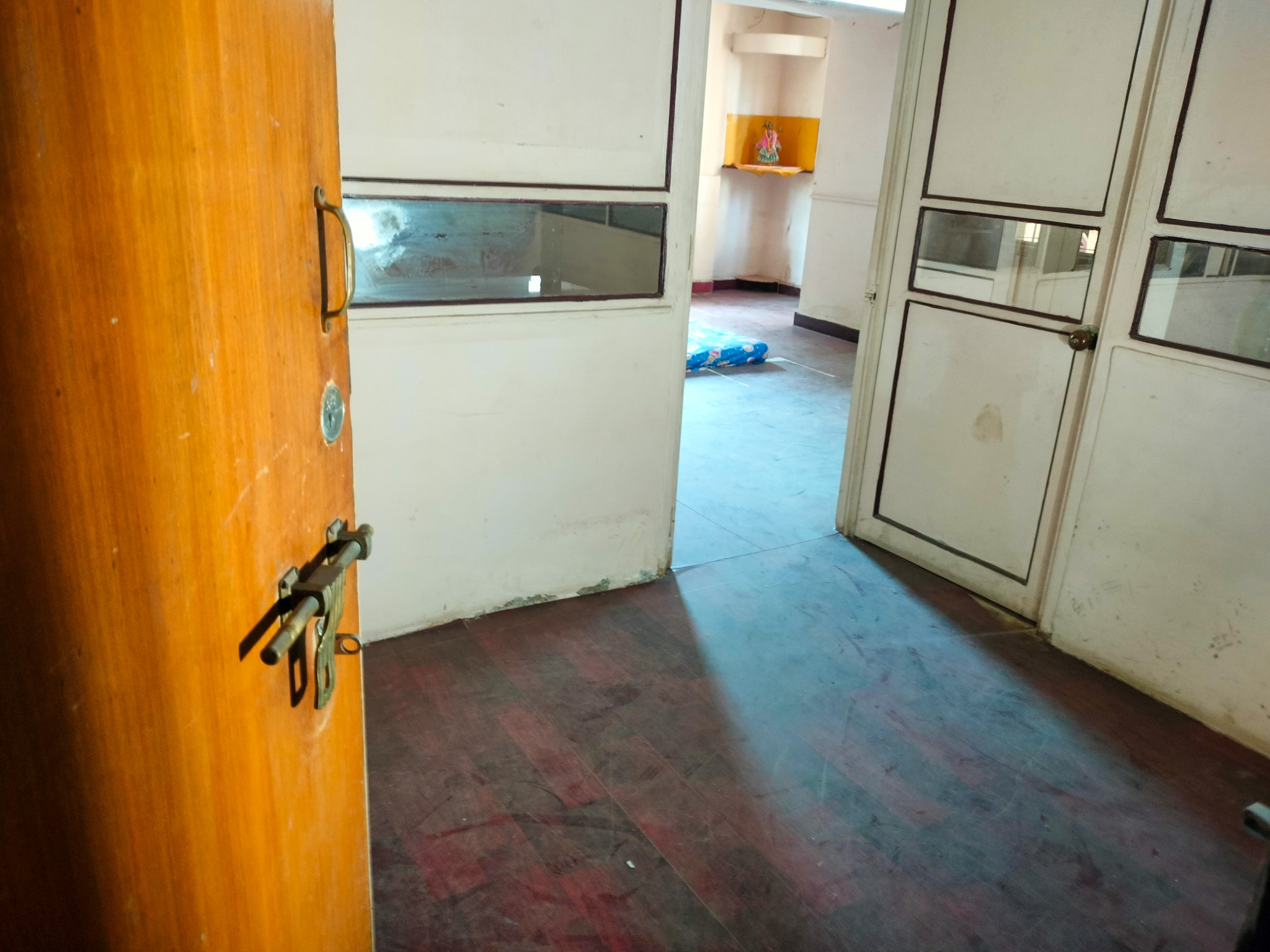 550 square feet Flat for sale in Chowk — photo 1