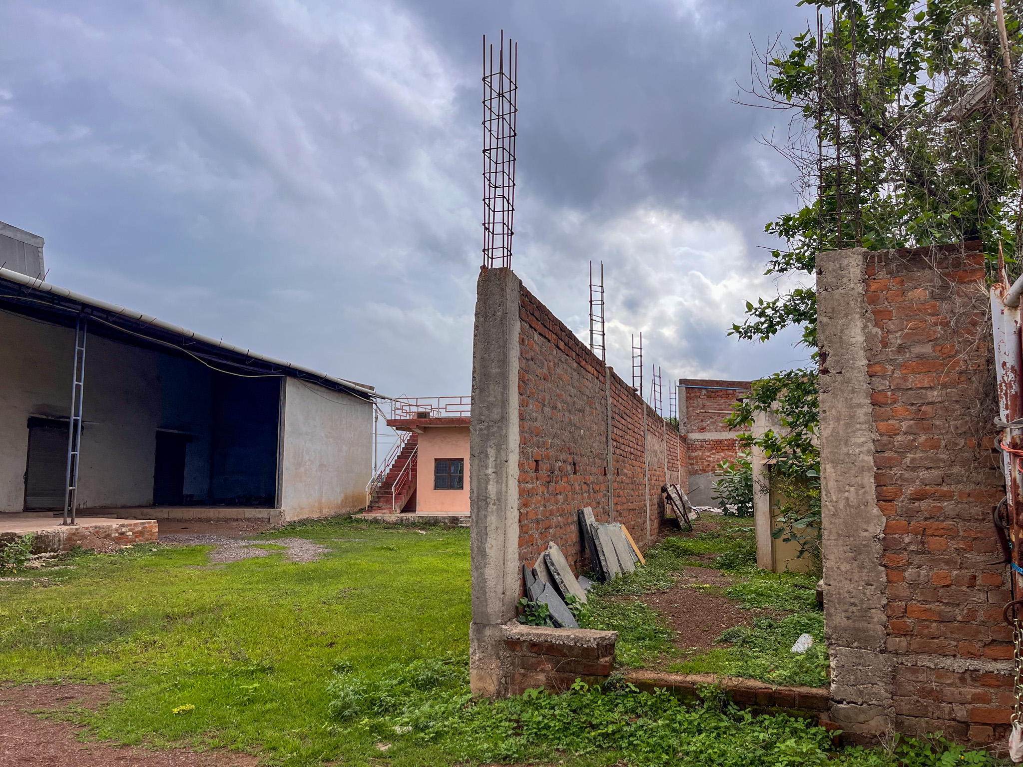 Industrial Plot with Factory Building for sale in Selud Utai — photo 9
