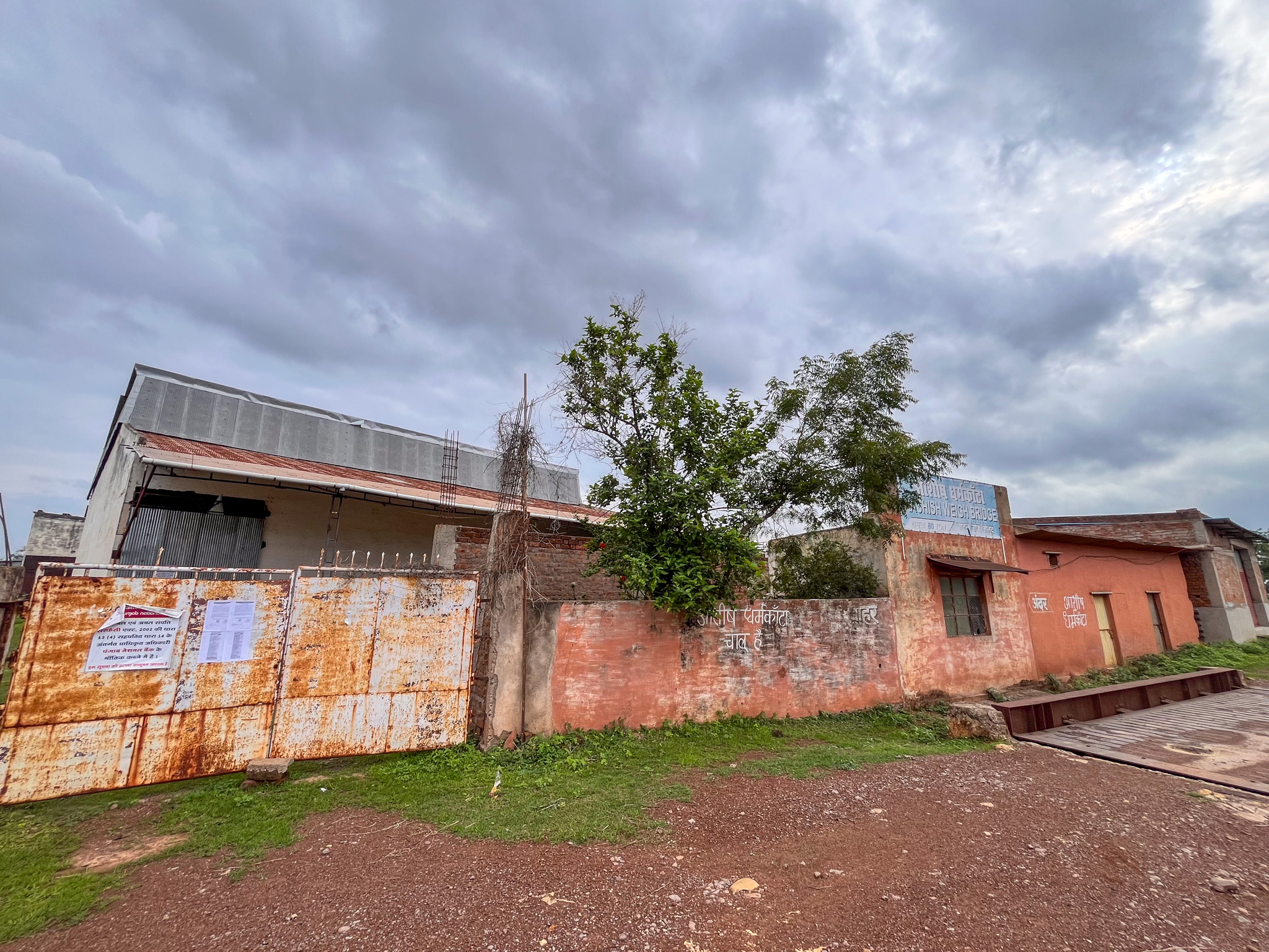 Industrial Plot with Factory Building for sale in Selud Utai — photo 1