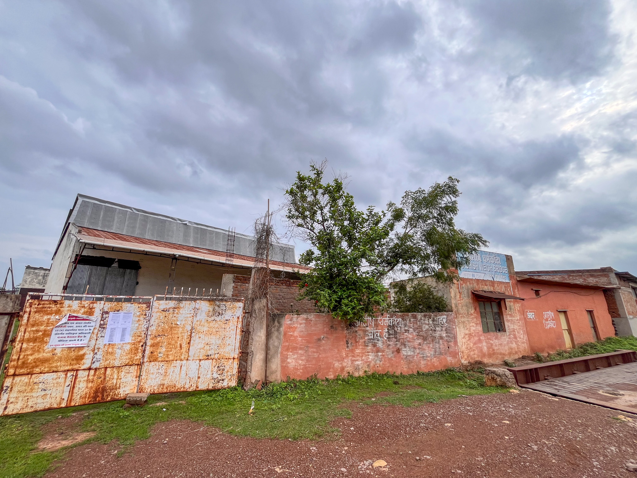 Shed with Plant and Machinery for sale in Selud Utai — photo 2