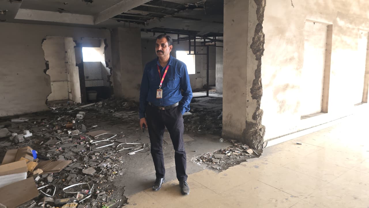 Shops for sale in ELA MALL SHOPPING COMPLEX Jindal Industrial Park — photo 3