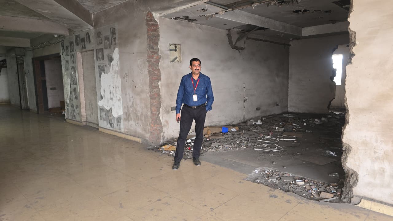 Shops for sale in ELA MALL SHOPPING COMPLEX Jindal Industrial Park — photo 4