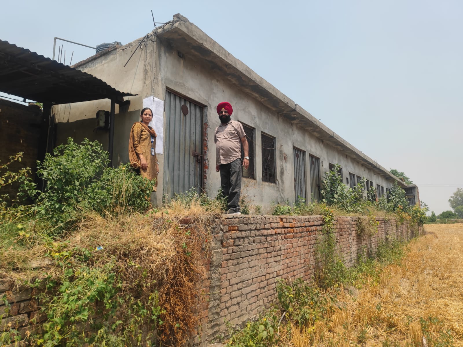 half plot half labour quarters for sale in Goraya — photo 1