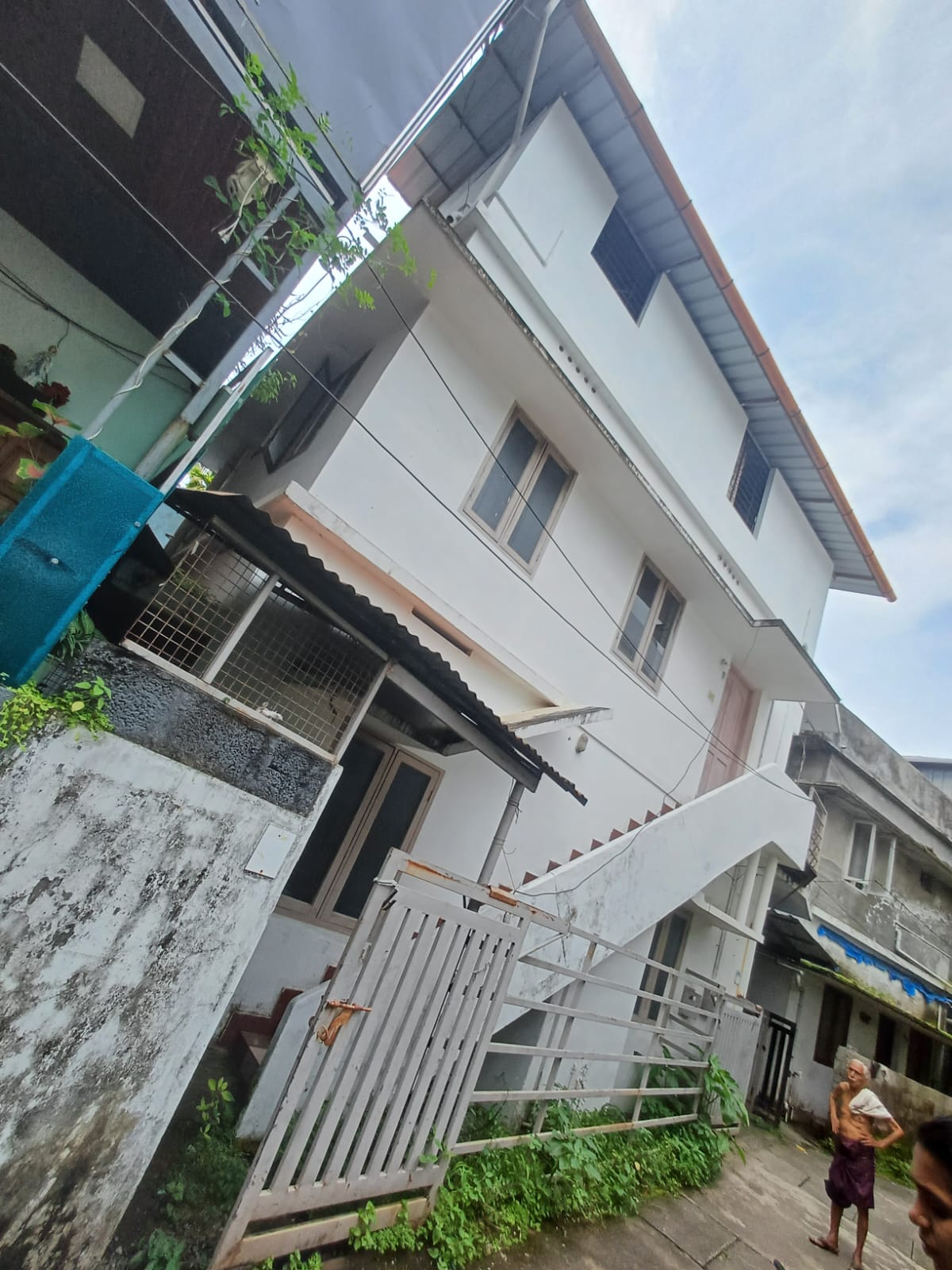 967 square feet Individual House for sale in ELAMAKKARA Kochi — photo 2