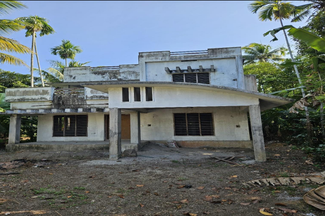 2020 square feet Individual House for sale in Thekkumpuram Njarackal — photo 1