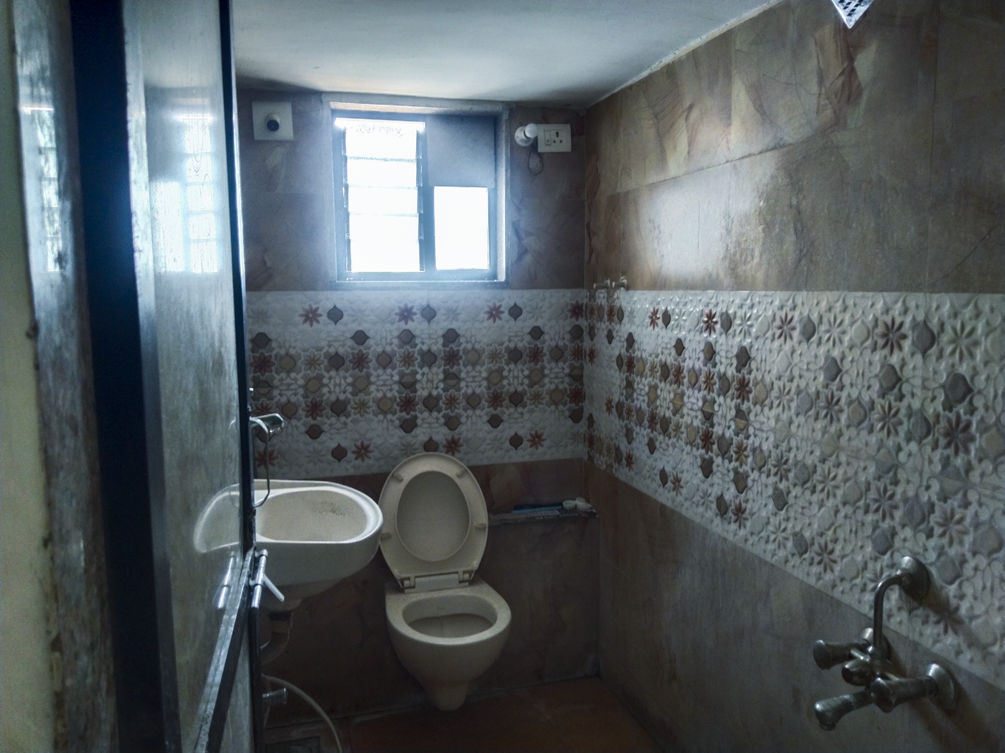 1304 square feet Flat for sale in Vadodara — photo 3