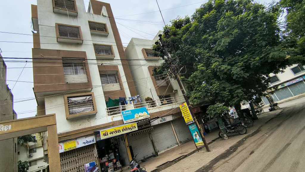 3 BHK Flat for sale in Radhe Complex, Urban Rajkot — photo 54