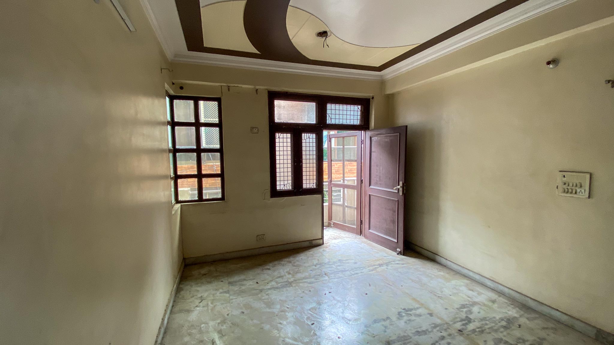 1350 square feet Flat for sale in Bhajanpura New Delhi — photo 1