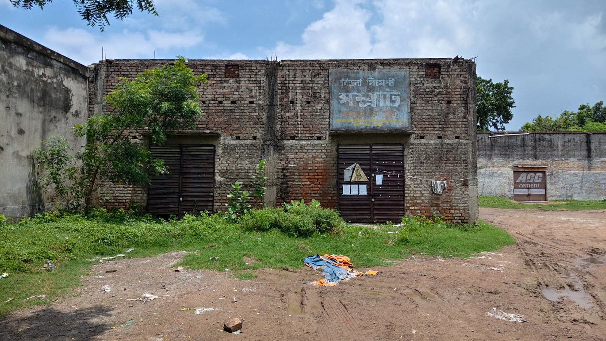 Godowns for sale in Kalikapur Road, Po Cossimbazar Raj Berhampore — photo 1