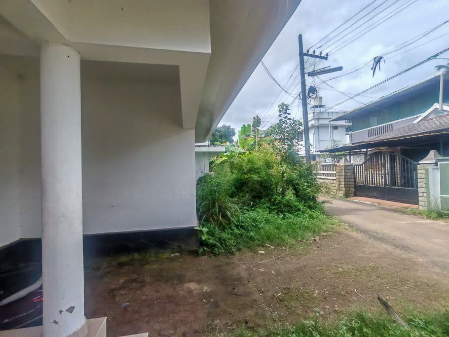 2000 square feet Individual House for sale in C A COLLINS AND C A RAPHY, OLLUR Nenmenikkara — photo 26