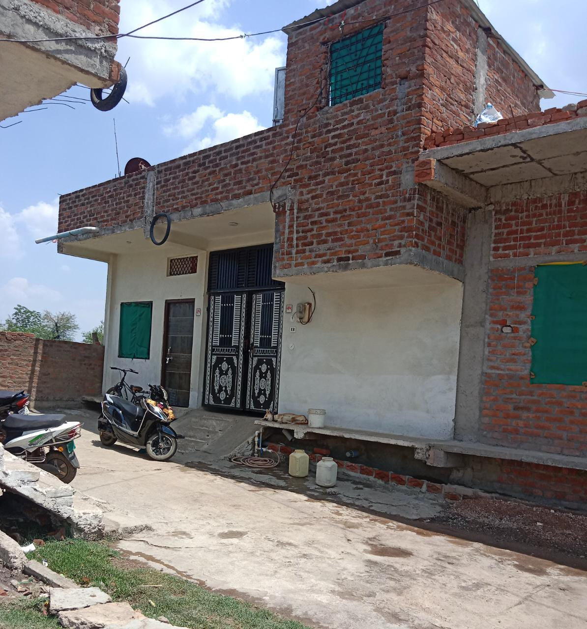 725 square feet Plot for sale in Isagarh — photo 1
