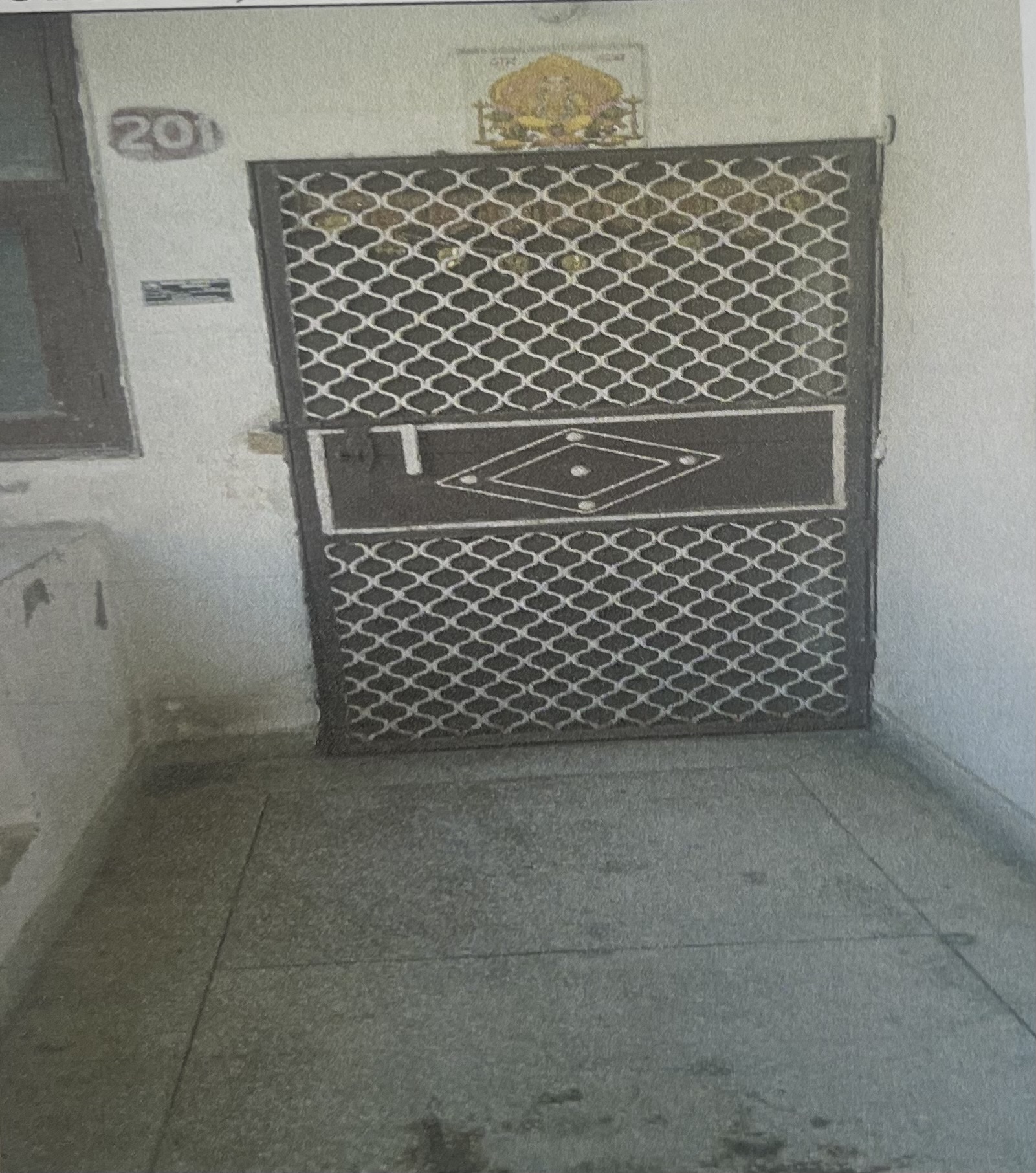 1350 square feet Flat for sale in Ghaziabad — photo 1