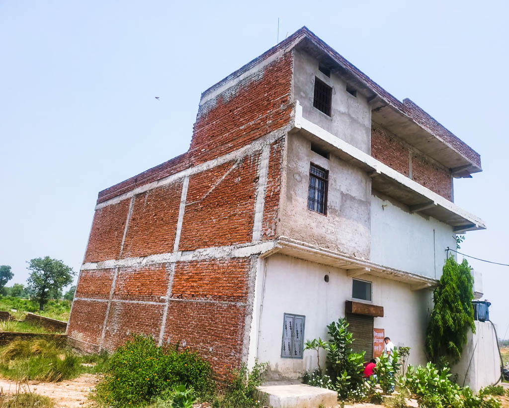 185.8 square meter A two and half storey building made over plot area 185.80 sq mtr for the purpose of running a iron nail manufacturing unit along with office & other amenities. for sale in Barabanki — photo 18