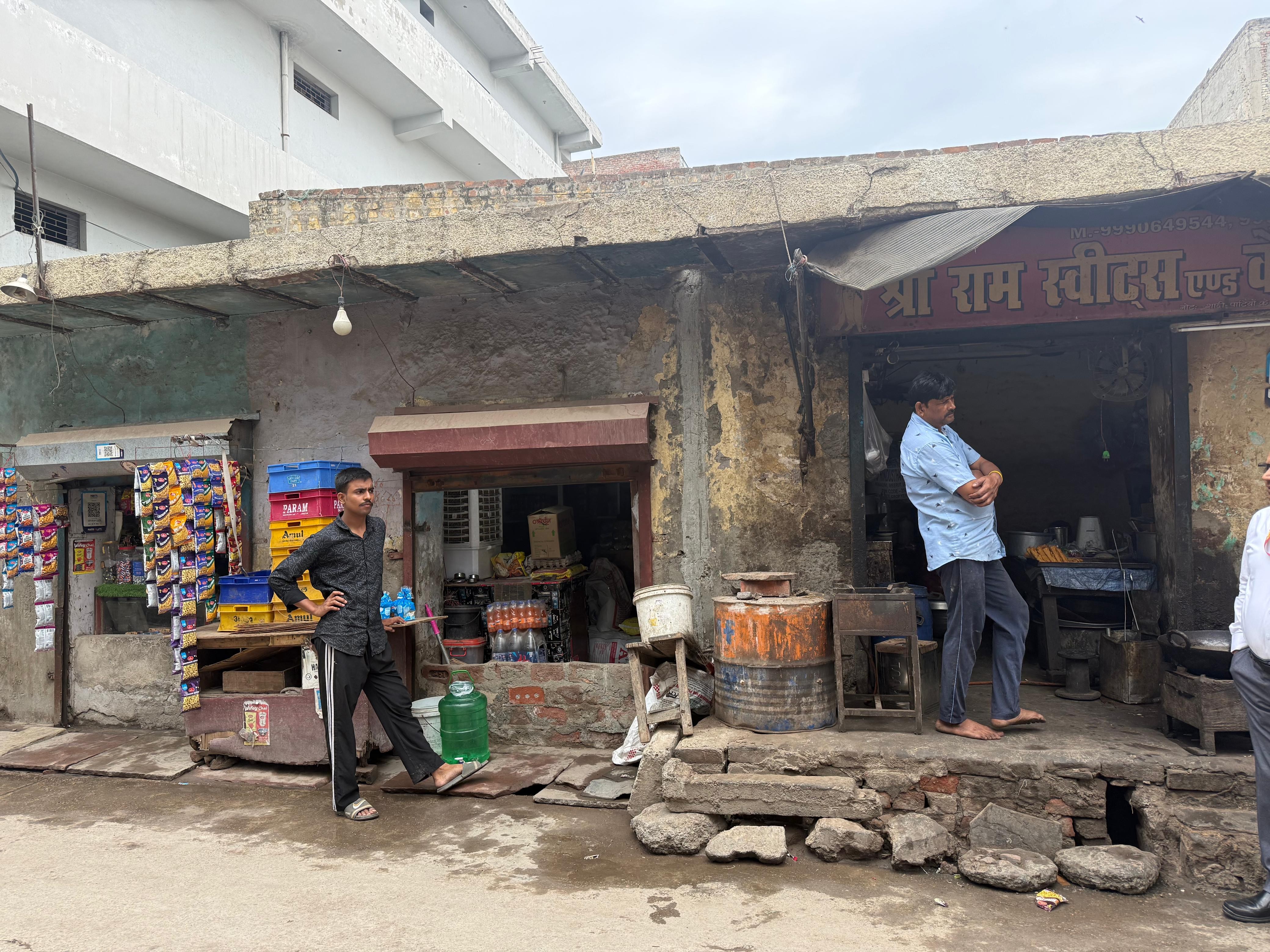 Freehold mixed property  for sale in Libaspur ,North Delhi  New Delhi — photo 4
