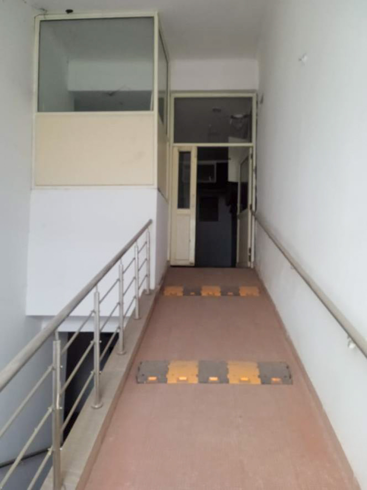 Office for sale in Malhotra Hospital, Bhatoli Kalan, Baddi Baddi — photo 2