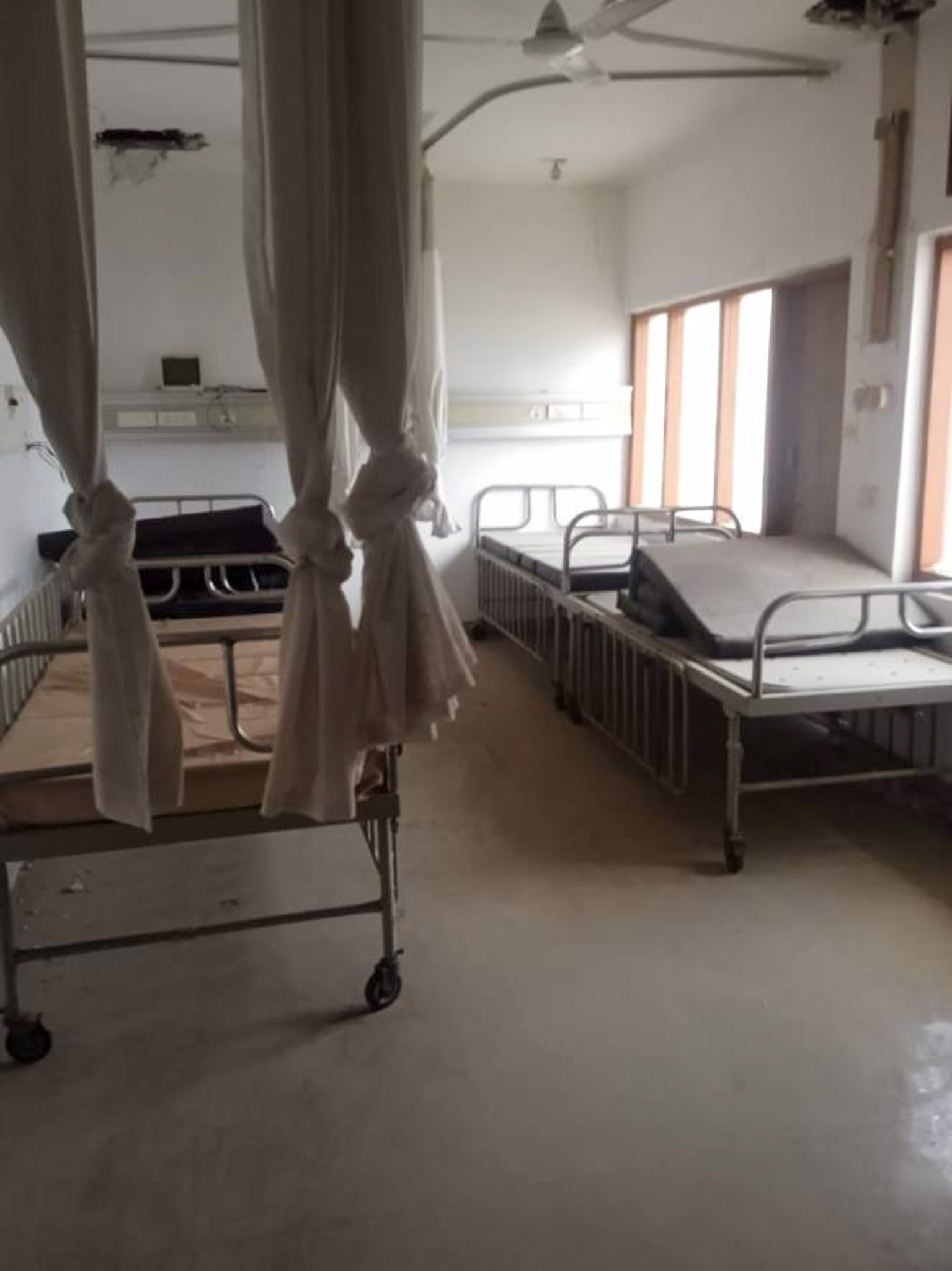 Office for sale in Malhotra Hospital, Bhatoli Kalan, Baddi Baddi — photo 8