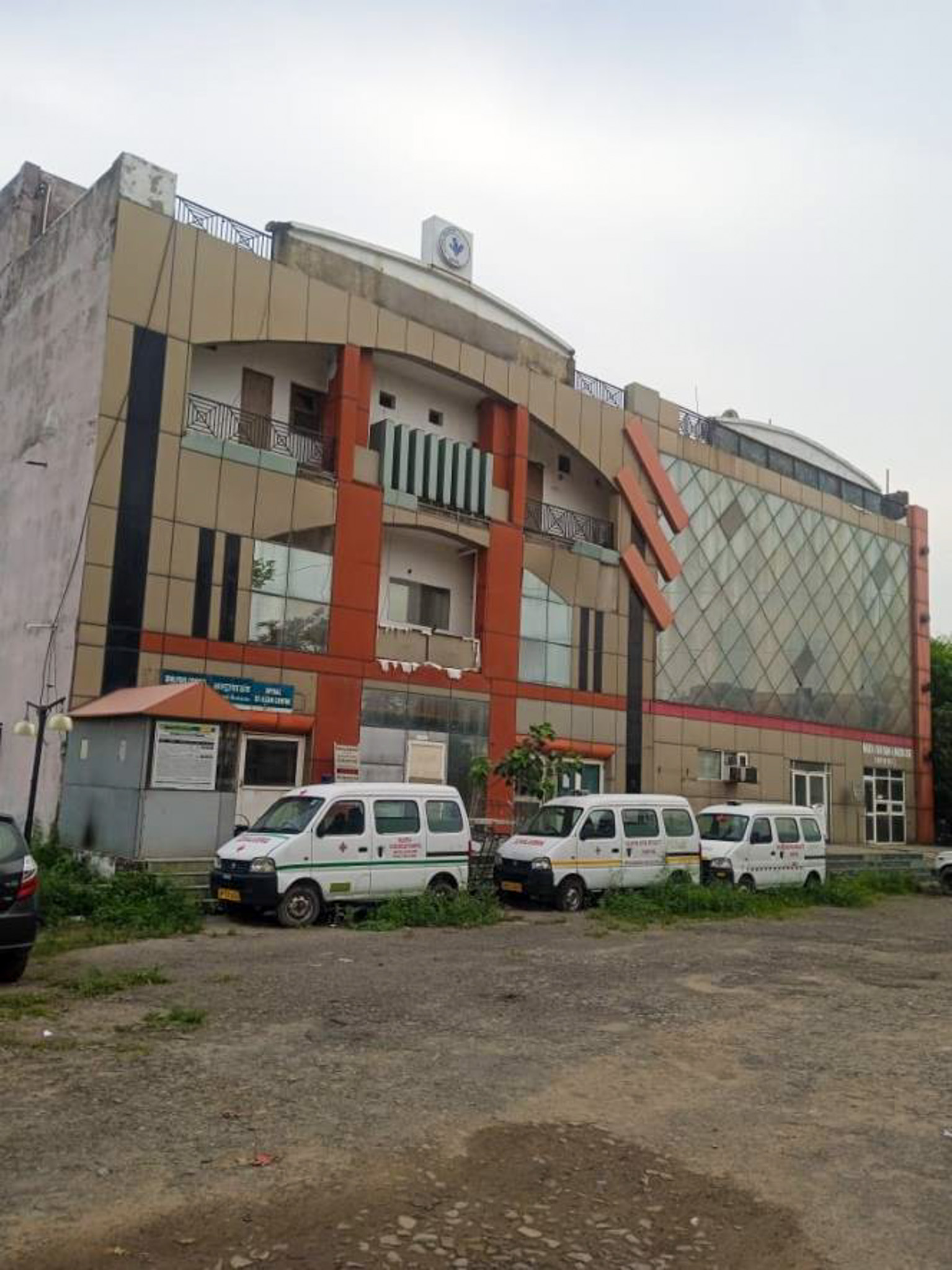 Office for sale in Malhotra Hospital, Bhatoli Kalan, Baddi Baddi — photo 19
