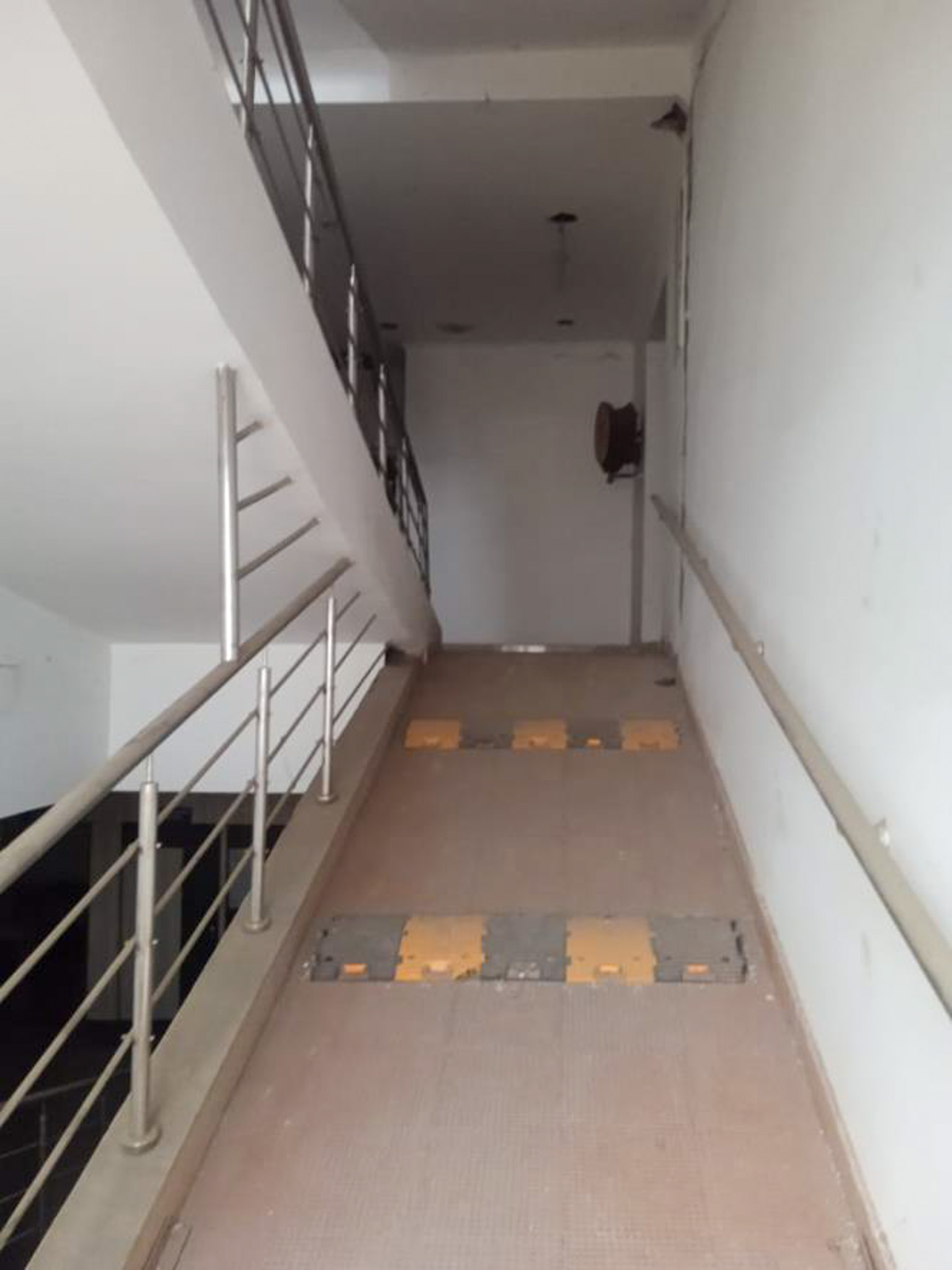 Office for sale in Malhotra Hospital, Bhatoli Kalan, Baddi Baddi — photo 35