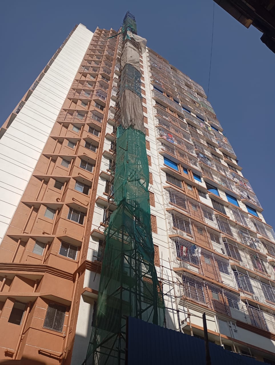 425 square feet Flat for sale in ZOEB ENTERPRISES, DADAR Mumbai — photo 1