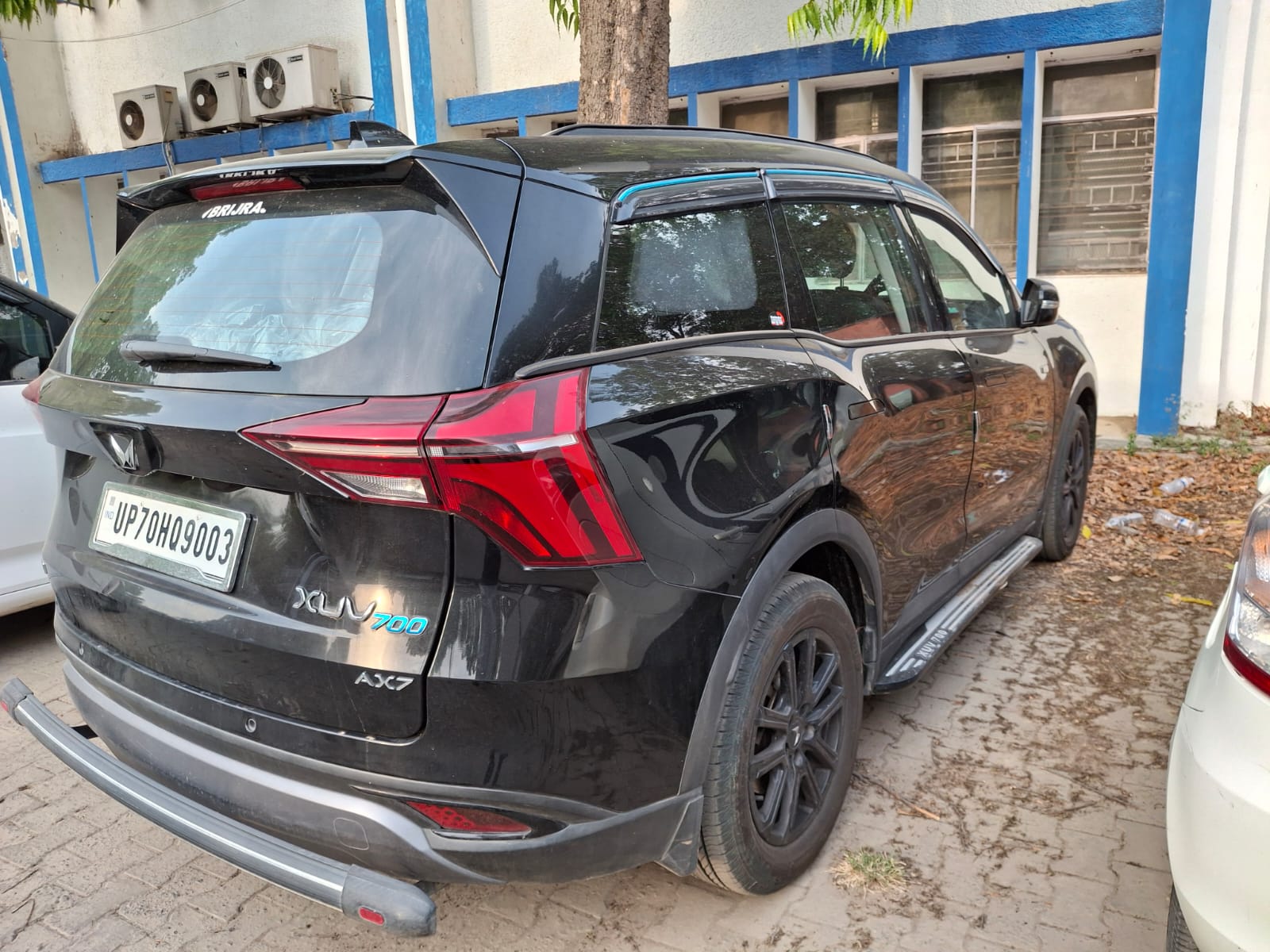 2025 Mahindra XUV700 AX7 SUV 17212 km 1 year for sale in SBI MAIN BRANCH PRAYAGRAJ, KUTCHERY ROAD, PRAYAGRAJ-211002 Prayagraj — photo 3