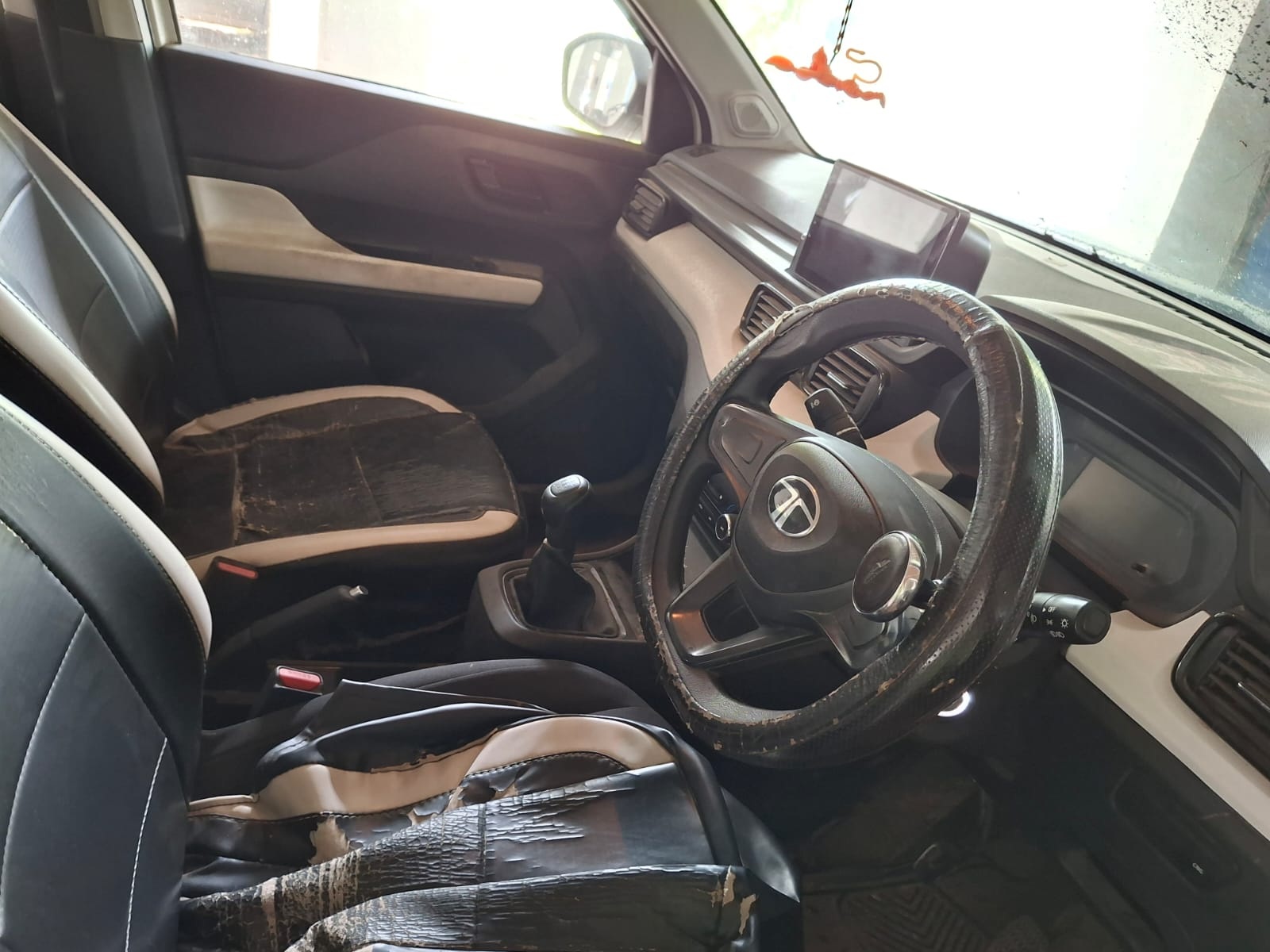 2024 Tata Punch CNG variants SUV 69547 km 1 year for sale in SBI MAIN BRANCH PRAYAGRAJ, KUTCHERY ROAD, PRAYAGRAJ-211002 Prayagraj — photo 5