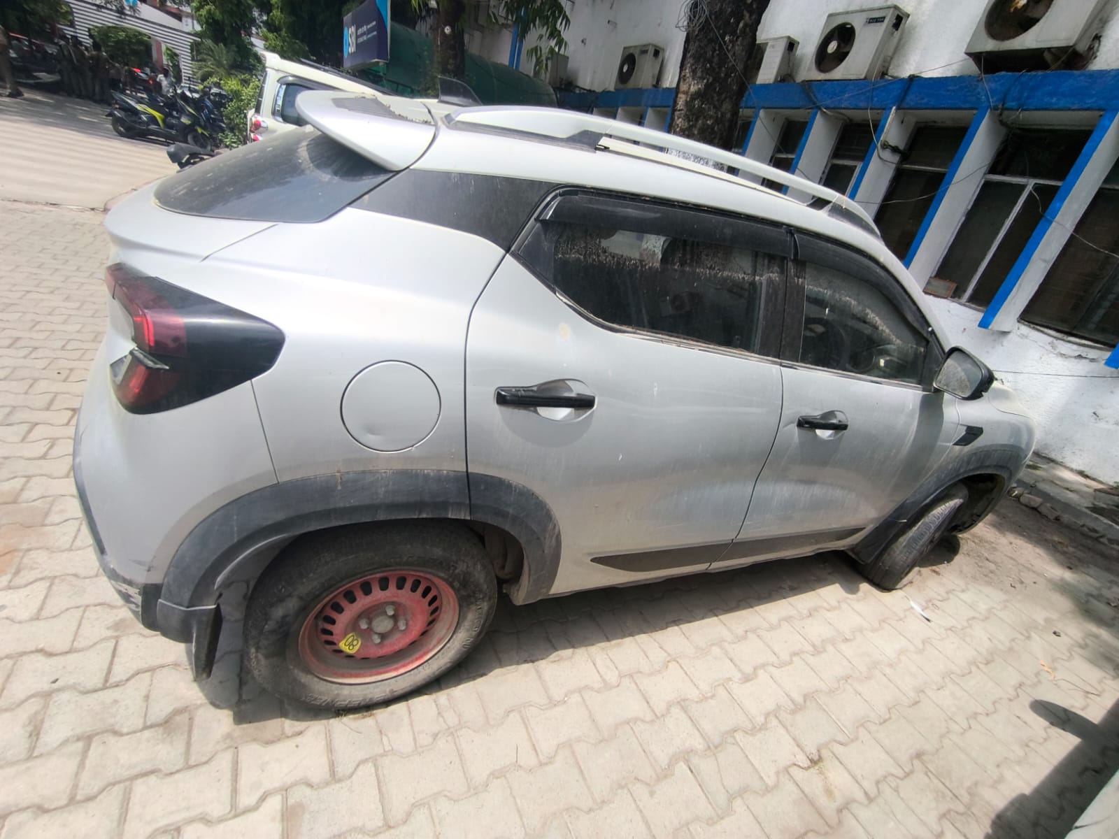 2024 Renault Kiger RXT MT SUV 18455 km 1 year for sale in SBI MAIN BRANCH PRAYAGRAJ, KUTCHERY ROAD, PRAYAGRAJ-211002 Prayagraj — photo 3