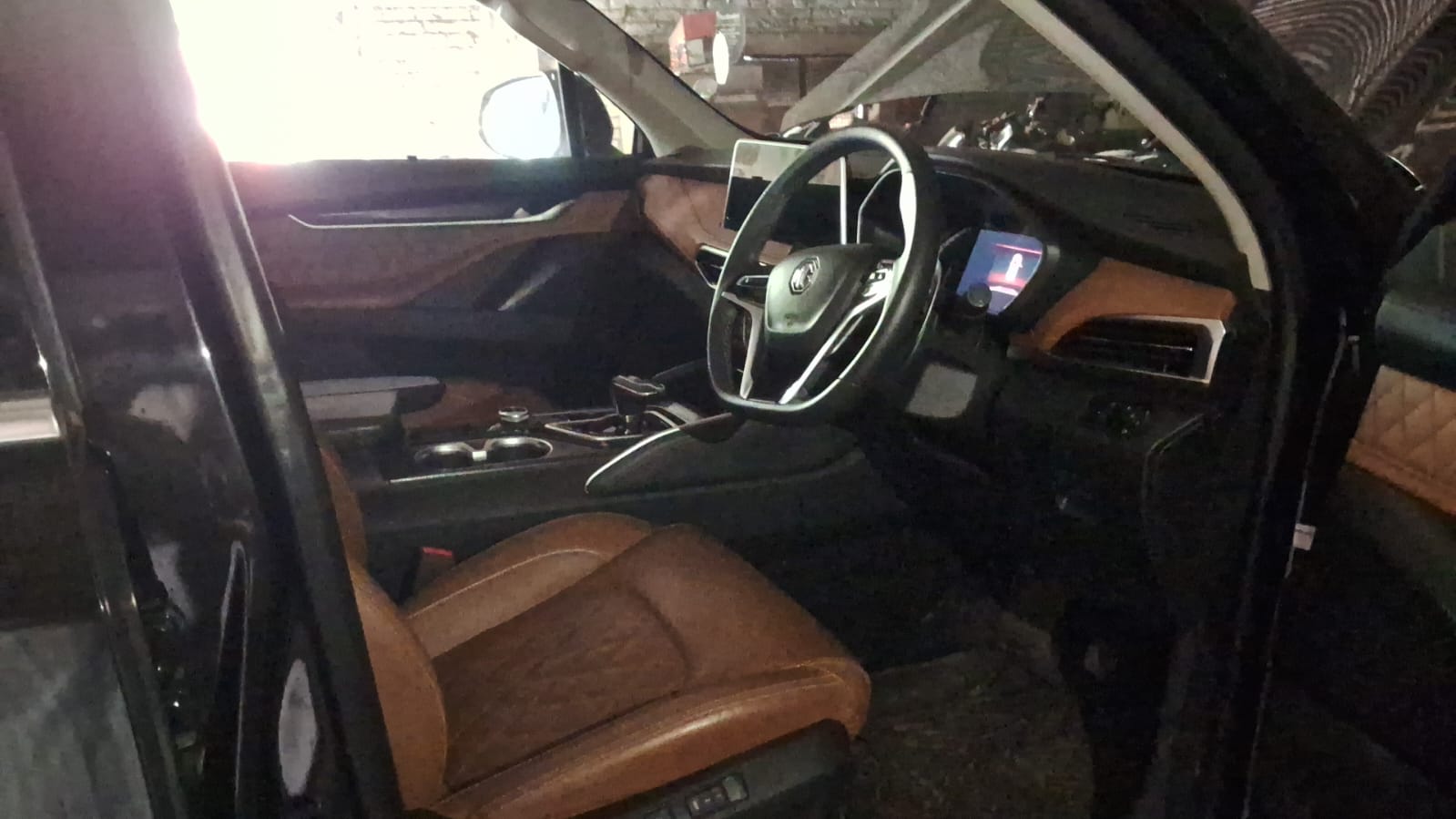 2023 MG Gloster Savvy 6-Seater 4x4 SUV 3 years for sale in JALGAON Jalgaon — photo 4