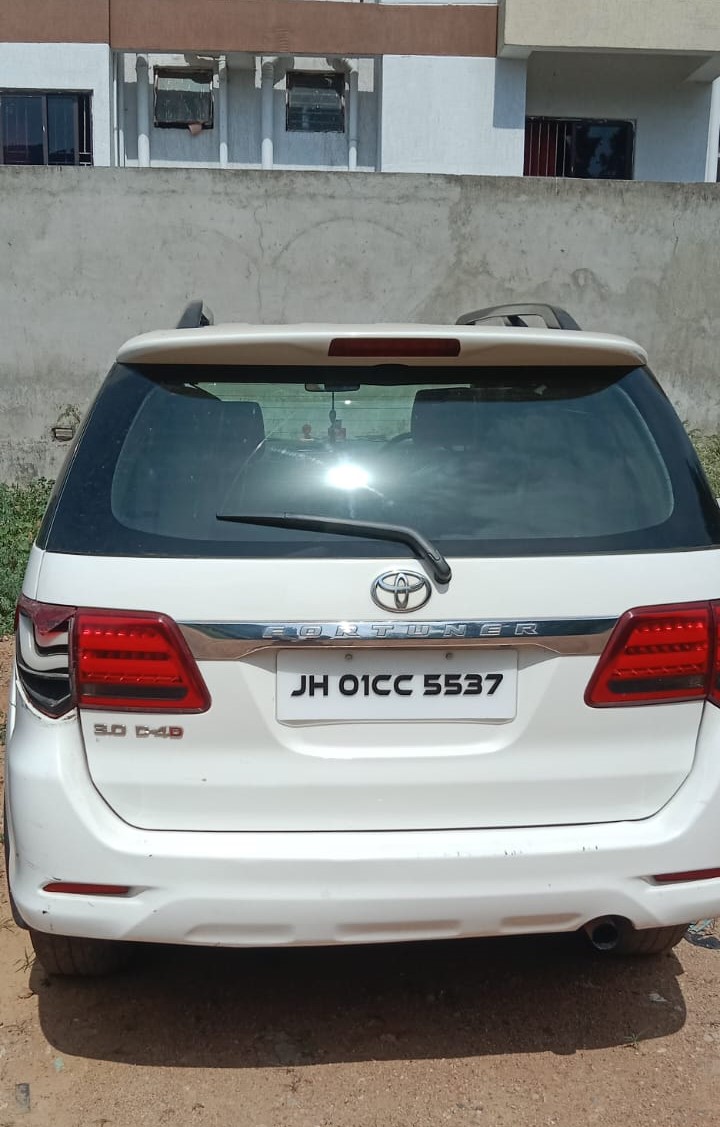 2016 Toyota Fortuner 4x2 Diesel MT SUV 10 years for sale in DINA NATH ENCLAVE Ranchi — photo 3