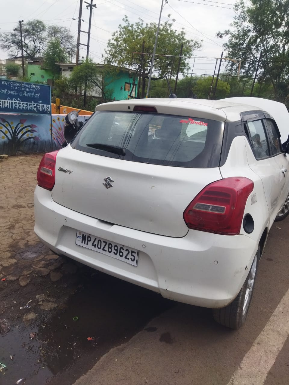 2023 Maruti Suzuki Swift LXi Hatchback 3 years for sale in office of investigation and recovery Gwalior — photo 1