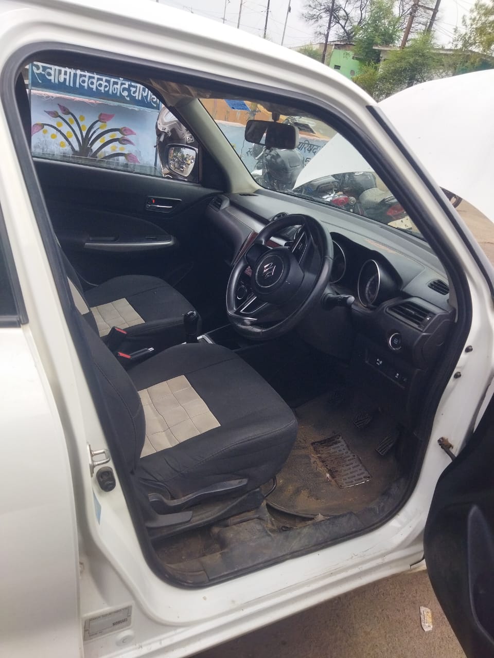 2023 Maruti Suzuki Swift LXi Hatchback 3 years for sale in office of investigation and recovery Gwalior — photo 4