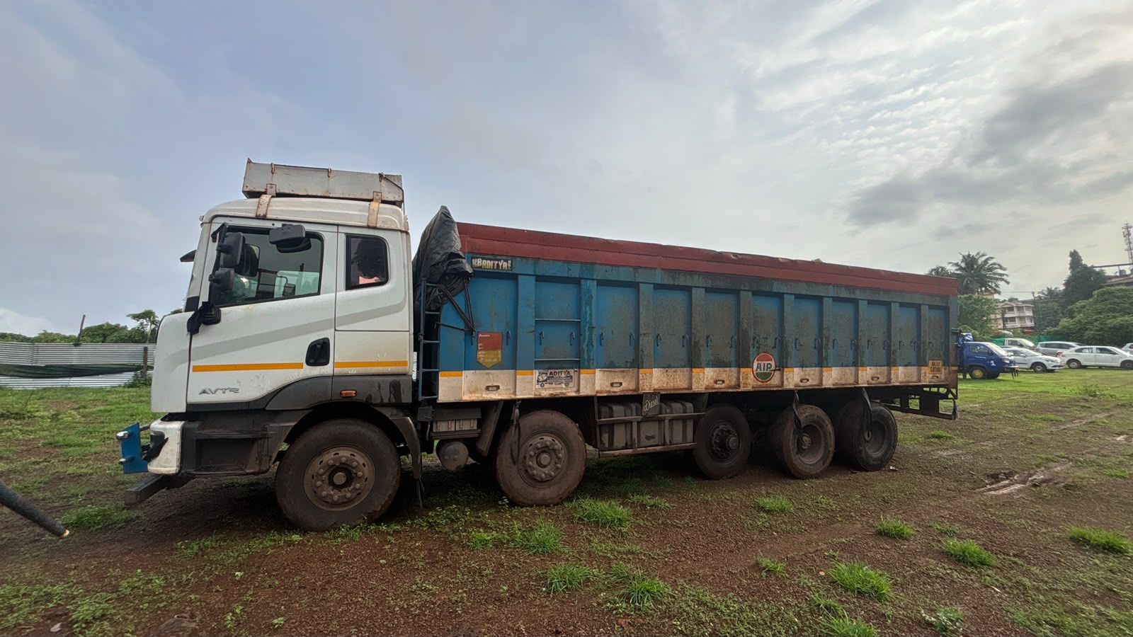 2024 Ashok Leyland AVTR 4825 10x2 CBC Truck 82116 km 1 year for sale in ALEX YARD MARCEL Candola — photo 2