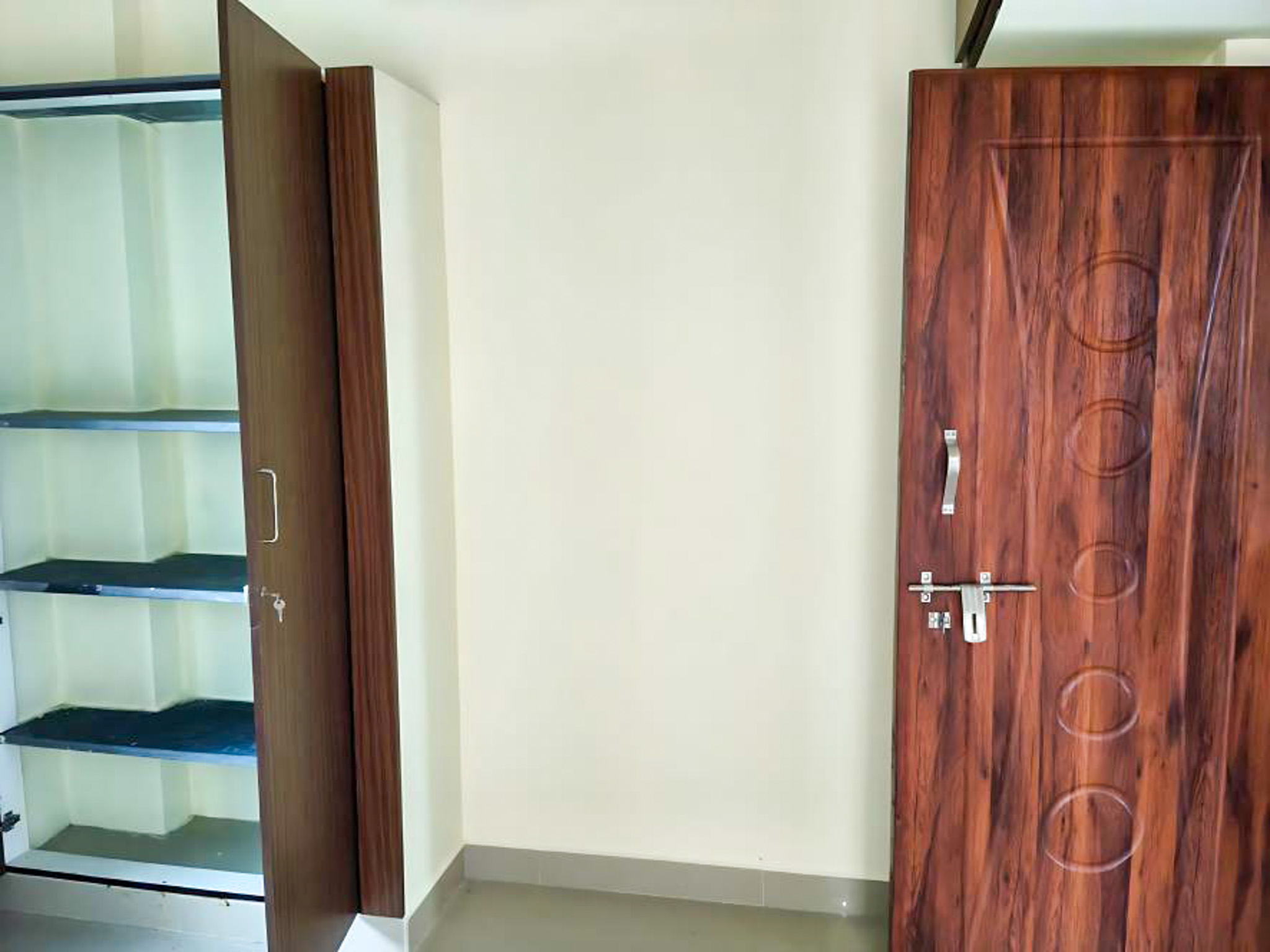 2 BHK Flat for sale in LAKE VIEW, LOCATED IN DEVELIPONG AREA Maraimalai Nagar — photo 2