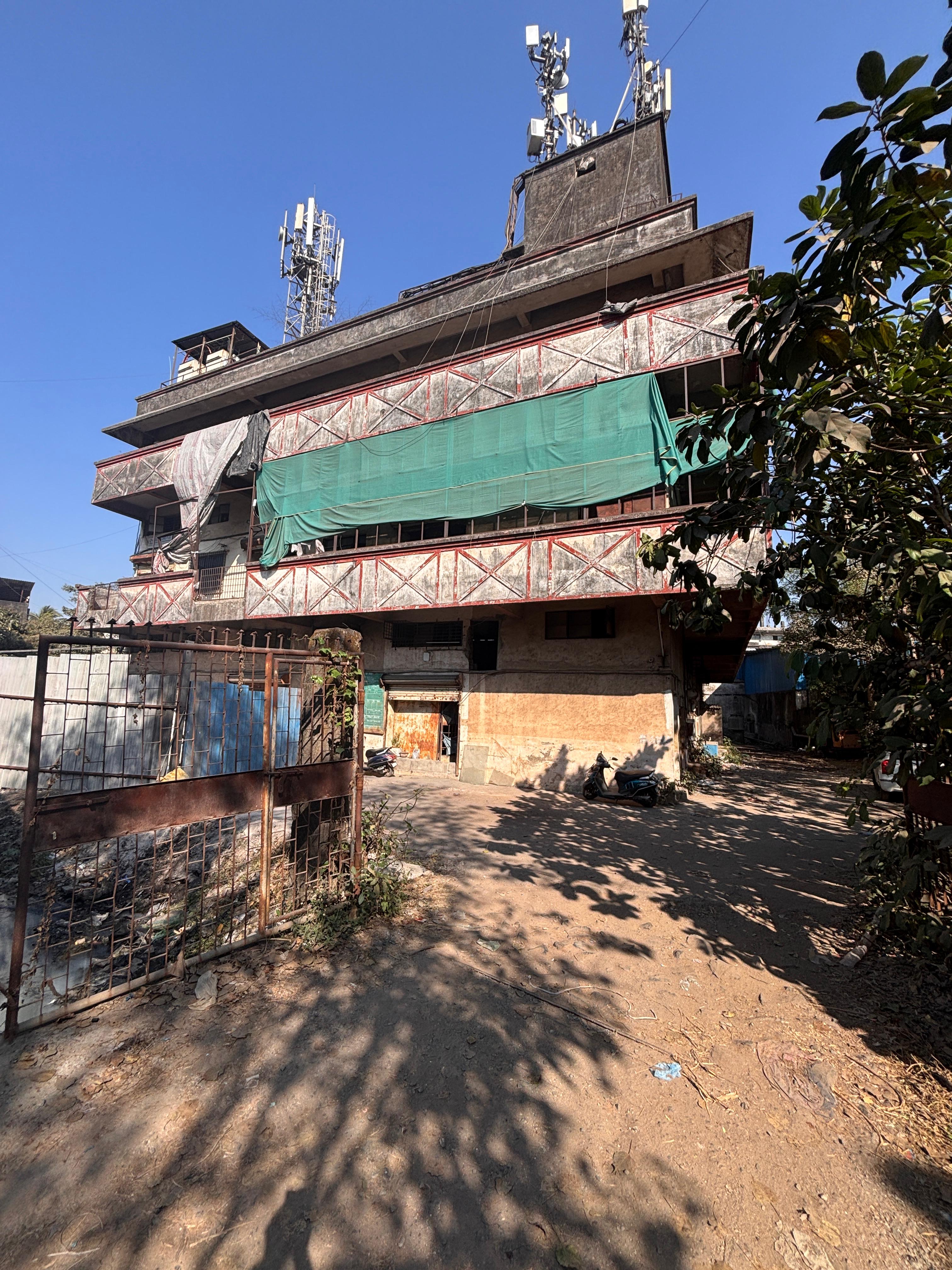 Industrial Plot with Factory Building for sale in NANI DAMAN Dabhel — photo 1