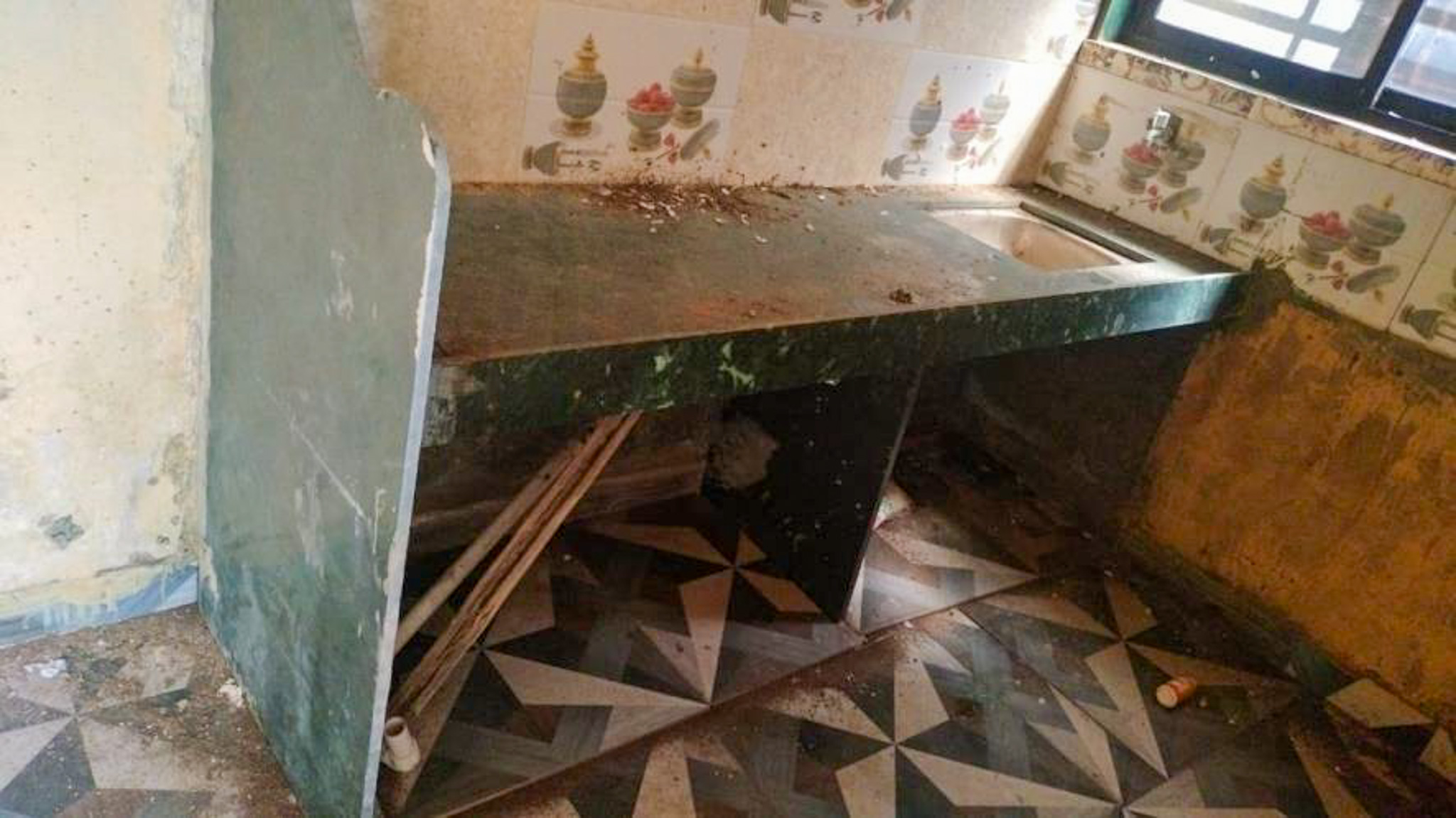 581 square feet Flat for sale in Chowk — photo 2