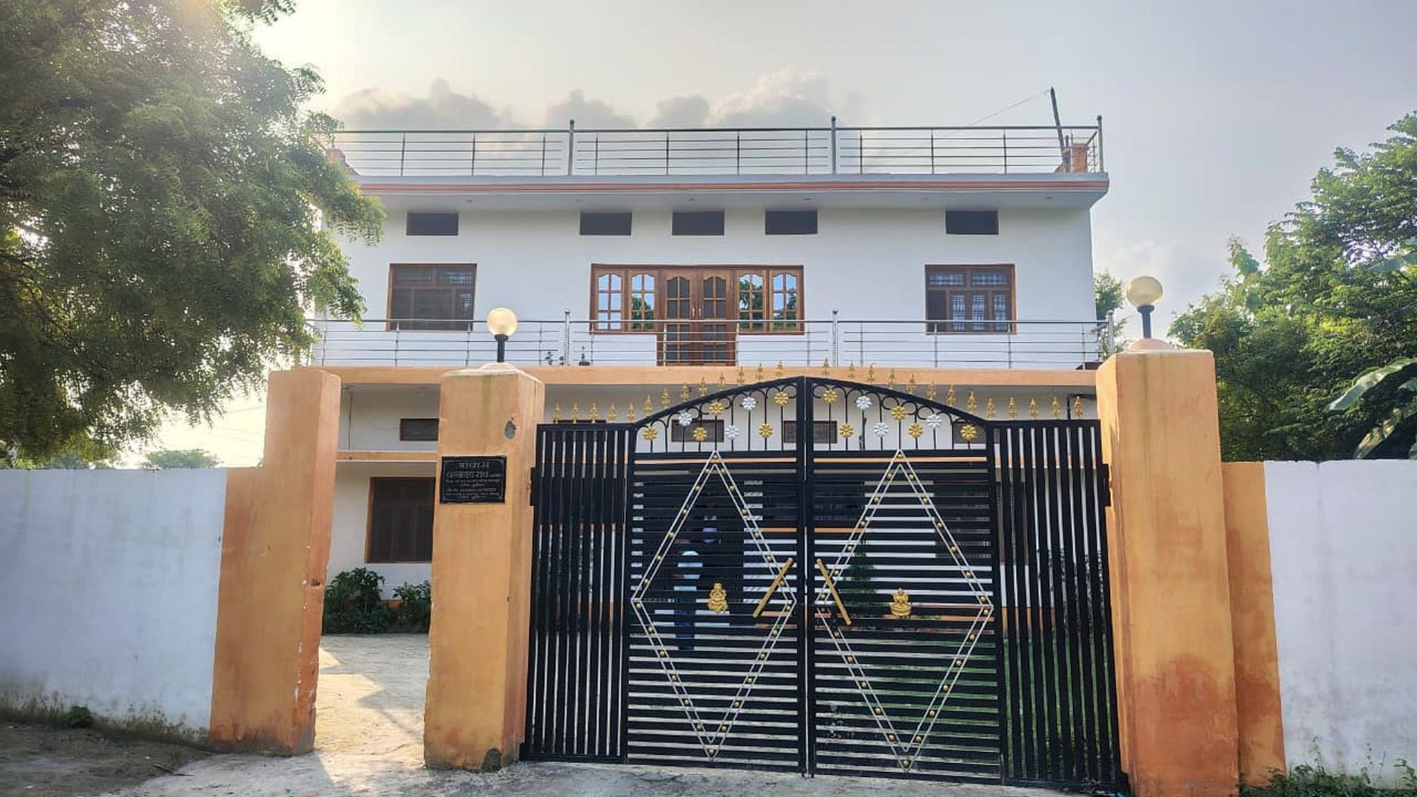 240 square meter Individual House for sale in Padrauna — photo 1