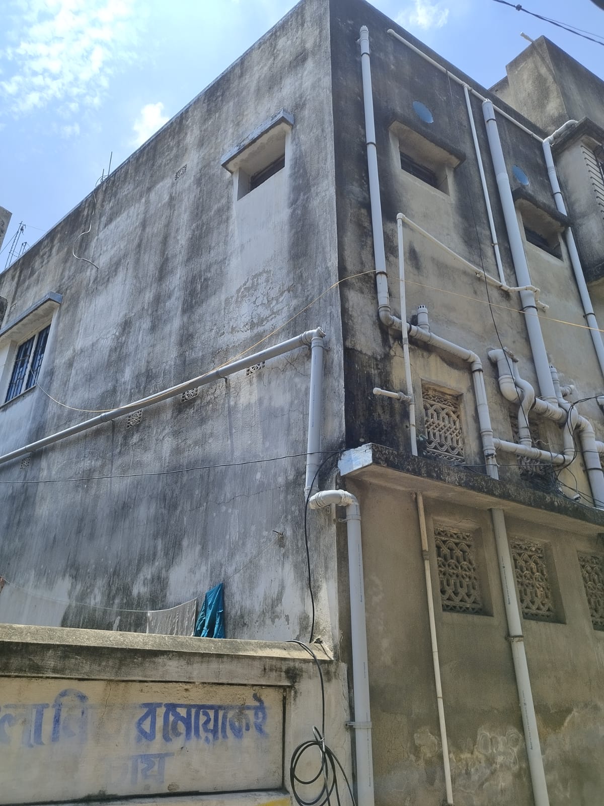 Individual House for sale in Ward No 19, Holding No 71, Dangapara, Puratanchak, ,PO Nutanganj, PS Burdwan, Pincode 713102. Burdwan