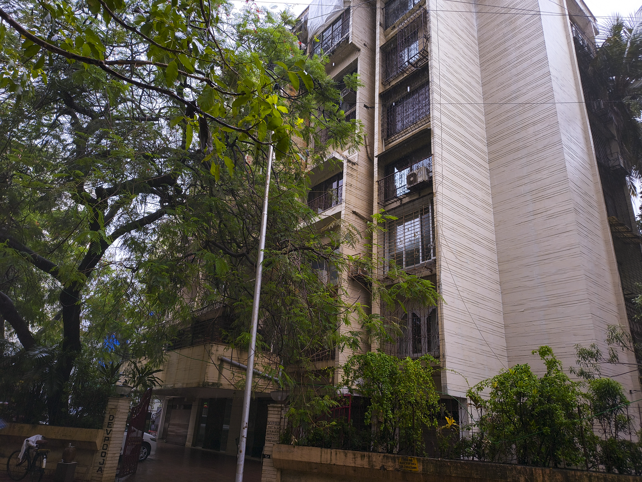 4 BHK Flat for sale in DEVPOOJA CHS LTD, Santacruz (West) Mumbai — photo 2