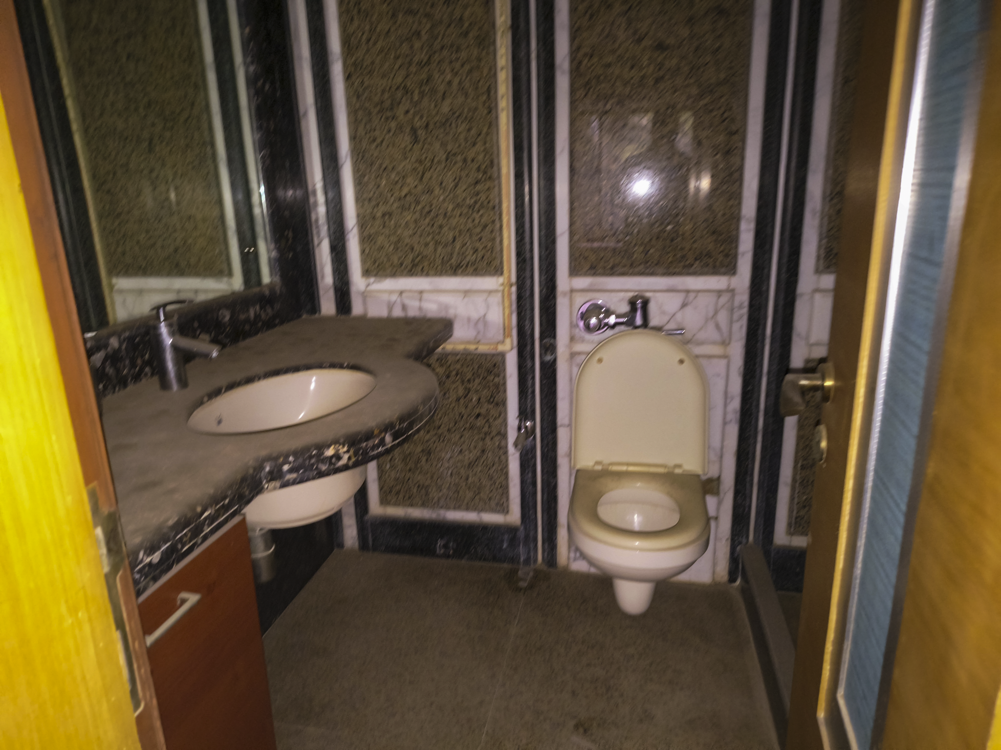 4 BHK Flat for sale in DEVPOOJA CHS LTD, Santacruz (West) Mumbai — photo 10
