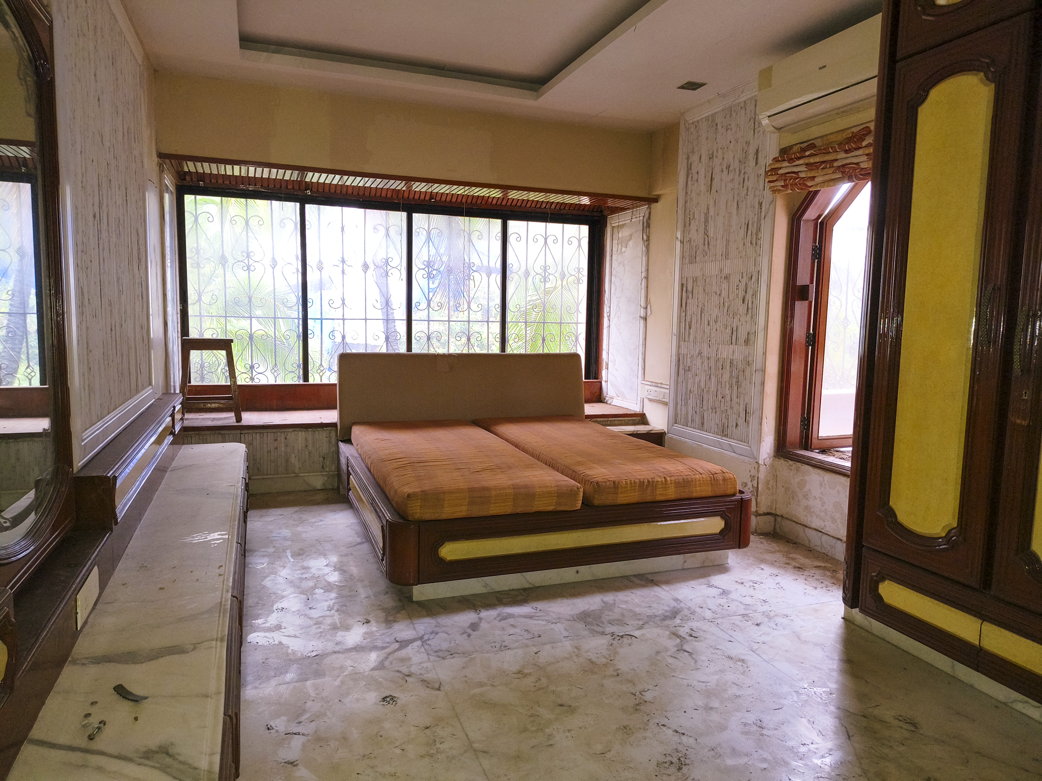 4 BHK Flat for sale in DEVPOOJA CHS LTD, Santacruz (West) Mumbai