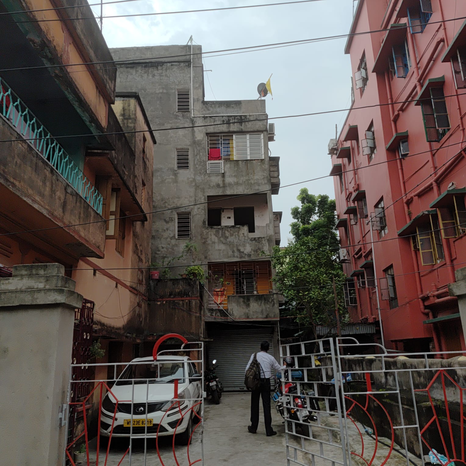 4 BHK Flat for sale in MATRI BHAVAN APARTMENT, NEAR NANDAN KANAN DURGA MANDIR AND JYOTI BANQUET HALL Uttarpara Kotrung — photo 2