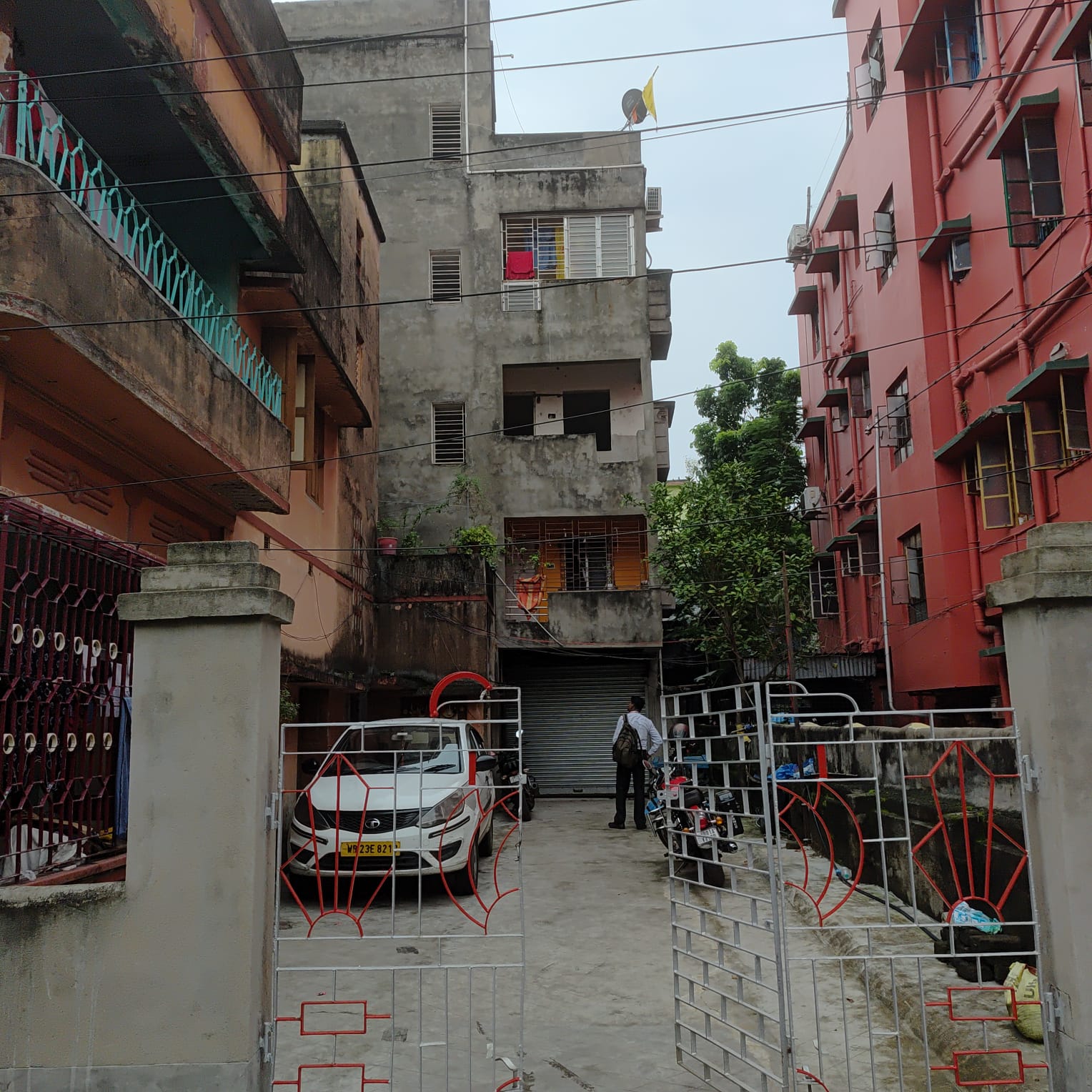 4 BHK Flat for sale in MATRI BHAVAN APARTMENT, NEAR NANDAN KANAN DURGA MANDIR AND JYOTI BANQUET HALL Uttarpara Kotrung — photo 3