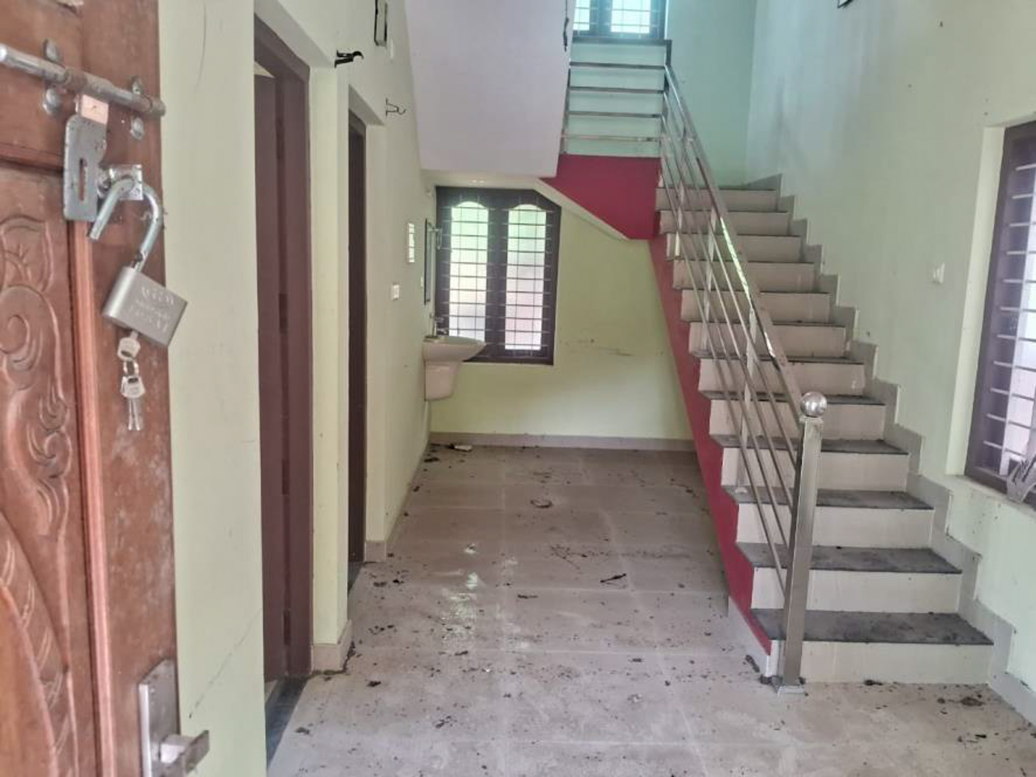 946 square feet Individual House for sale in powdikonam Iroopara — photo 2