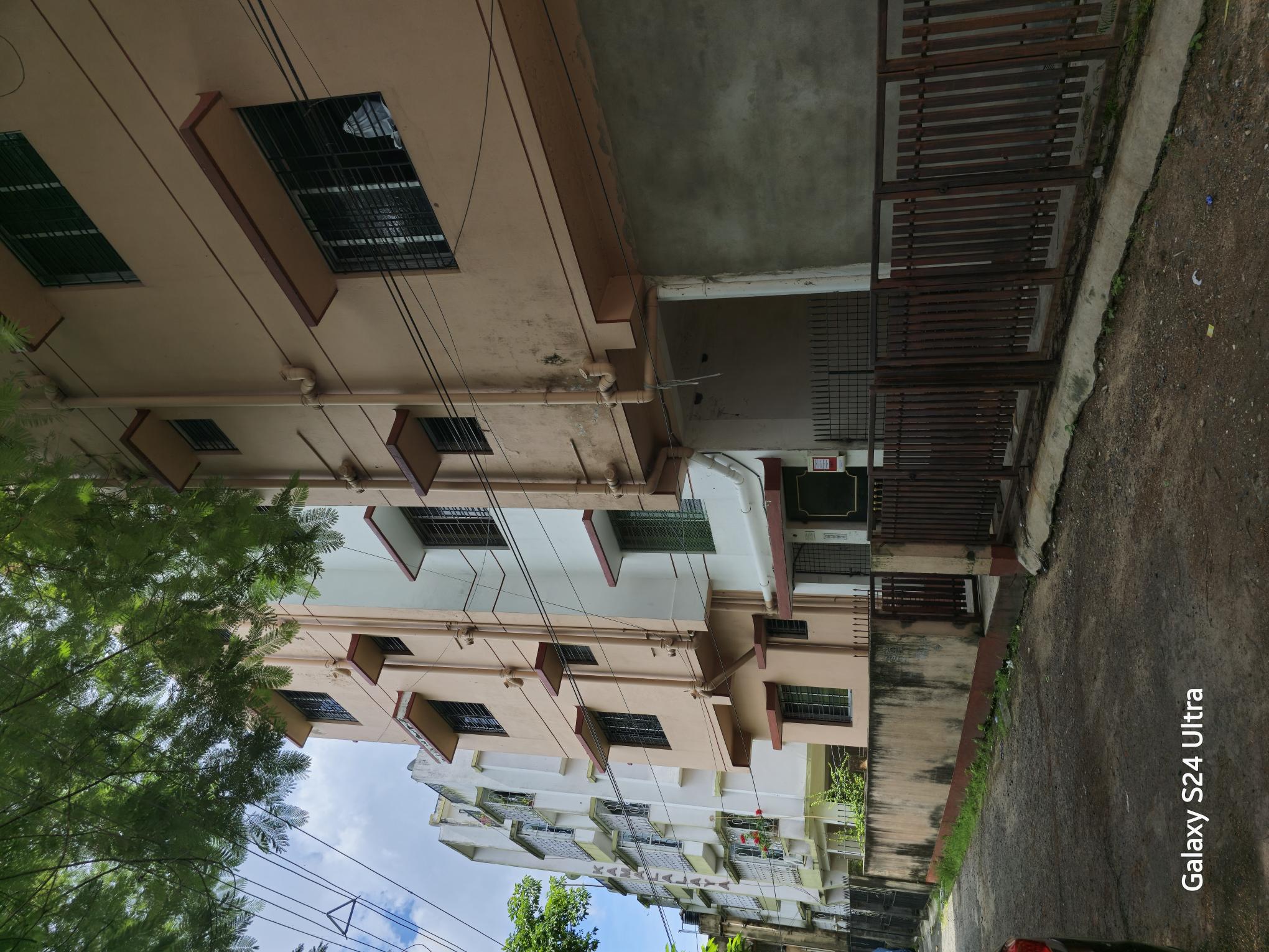 2 BHK Flat for sale in Brojomoni Debya Road Kolkata — photo 3