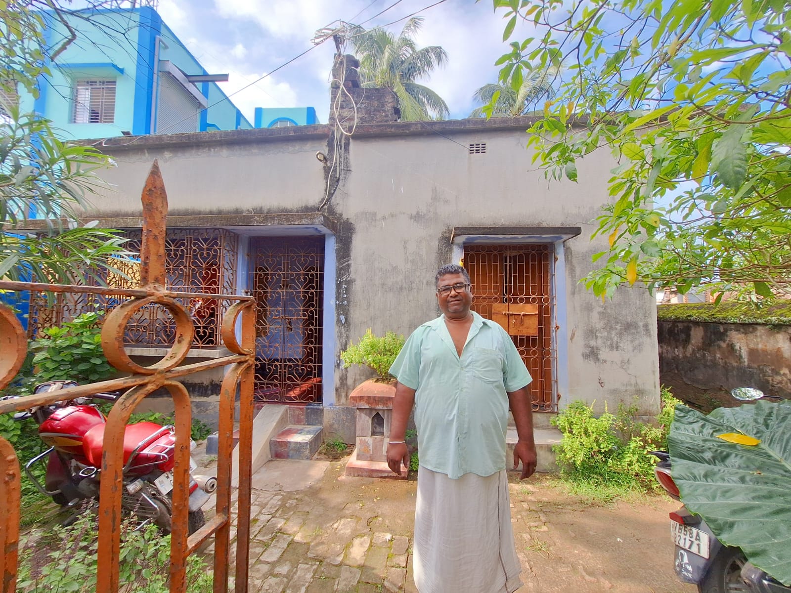 Individual House for sale in Berhampore