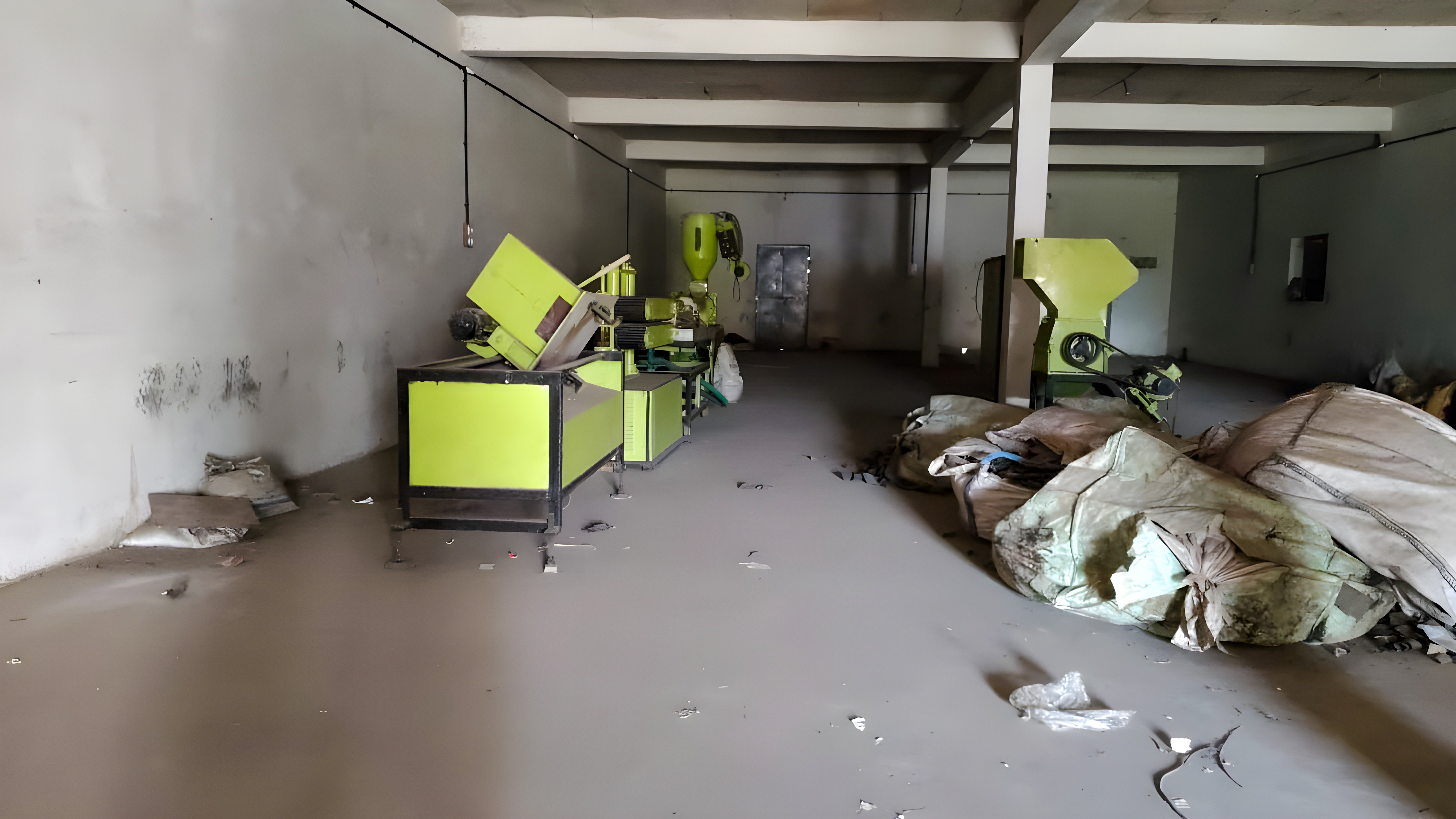 Shed with Plant and Machinery for sale in Pipodra, Surat. Kim — photo 4