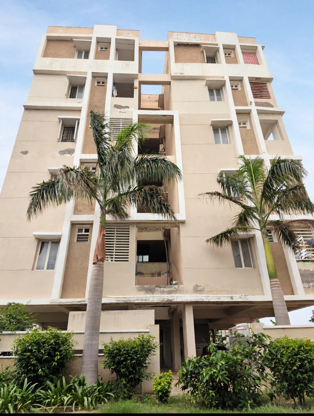 2 BHK Flat for sale in Mr. Pogula Maheswarareddy, Guntur Guntur