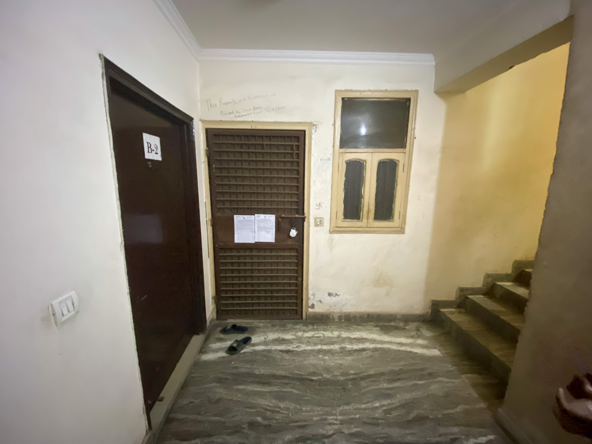 560 square feet Flat for sale in ANAND VIHAR New Delhi