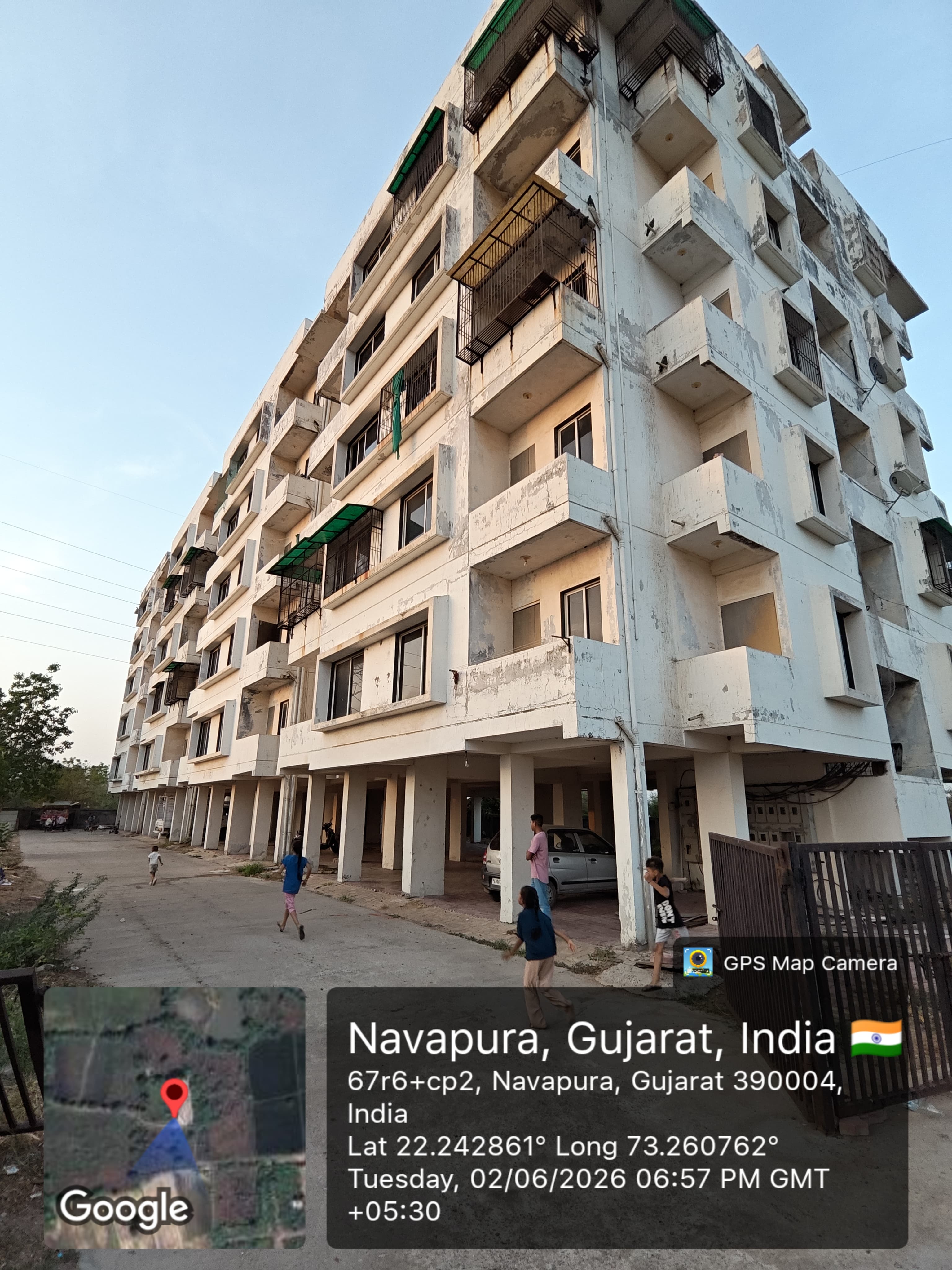 412 square feet Flat for sale in Vadodara
